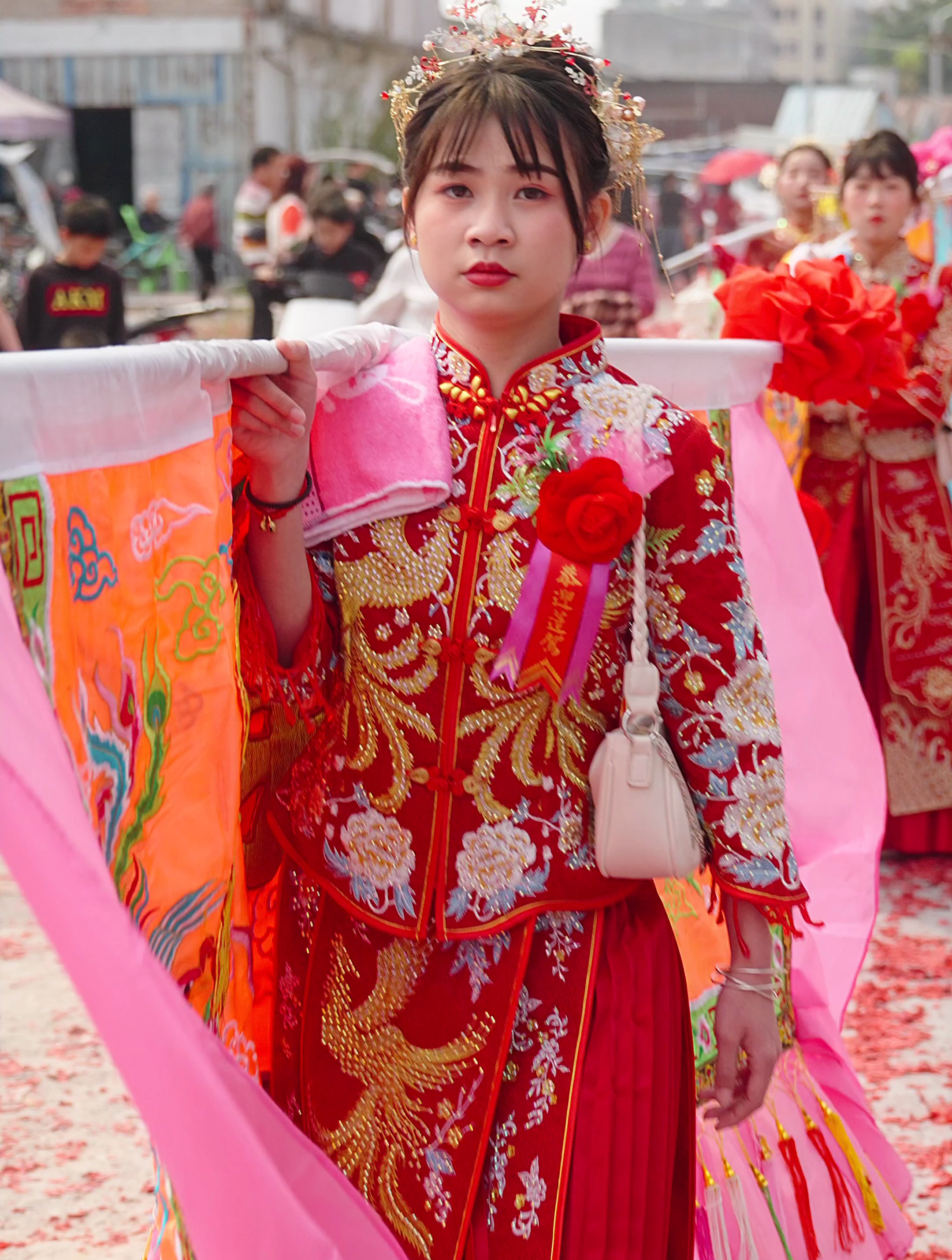 普宁碧屿村的标旗美女!