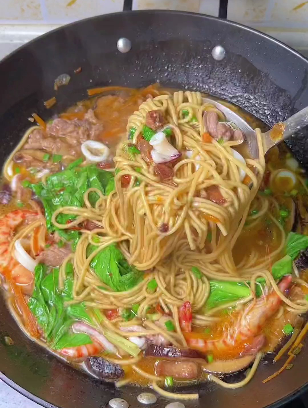 闽南特色卤面 家常做法,放一点鱿鱼味道特别好吃-度小视