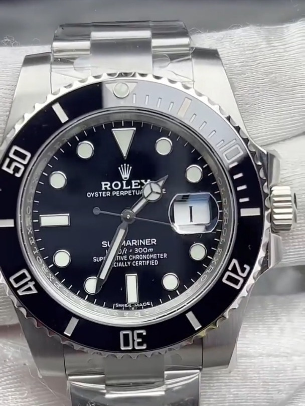 陕西查获售价3110元劳力士黑水鬼,对比20万正品,鉴定师痛不欲生