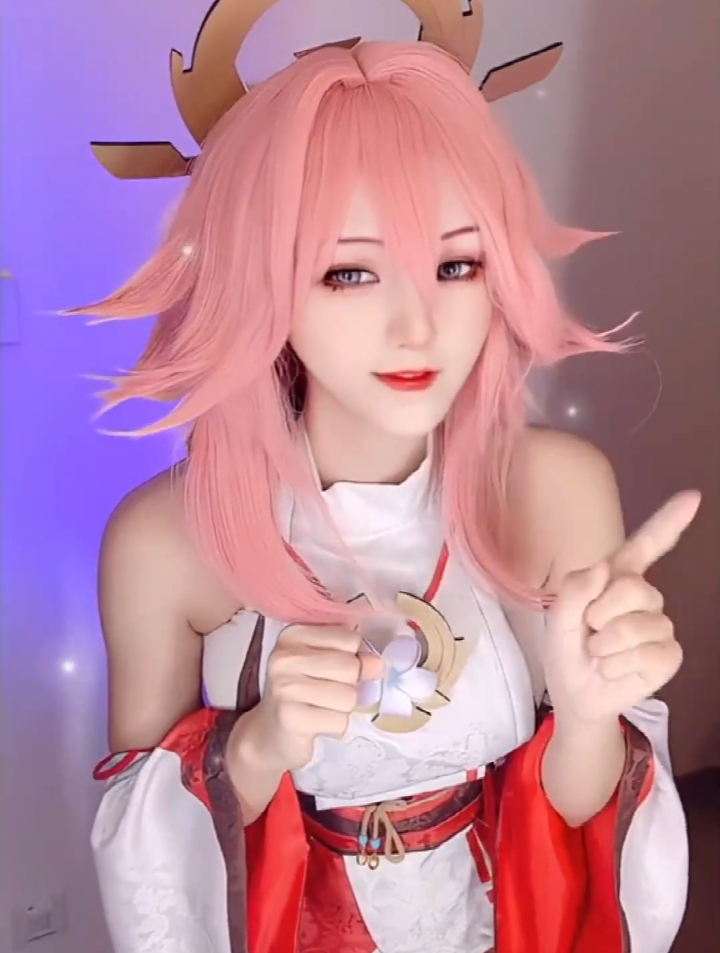 这就是传说中屑狐狸的夜来香吗?美女cos原神八重神子-度小视