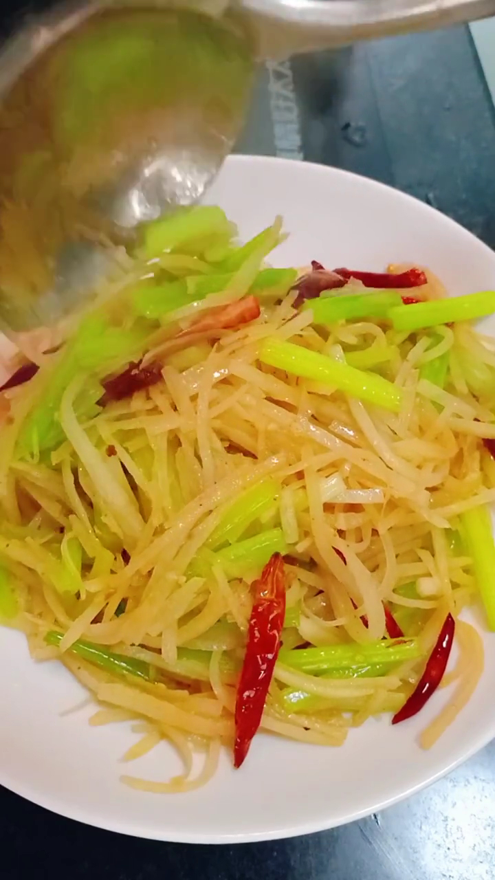 树椒炒土豆丝.好吃的