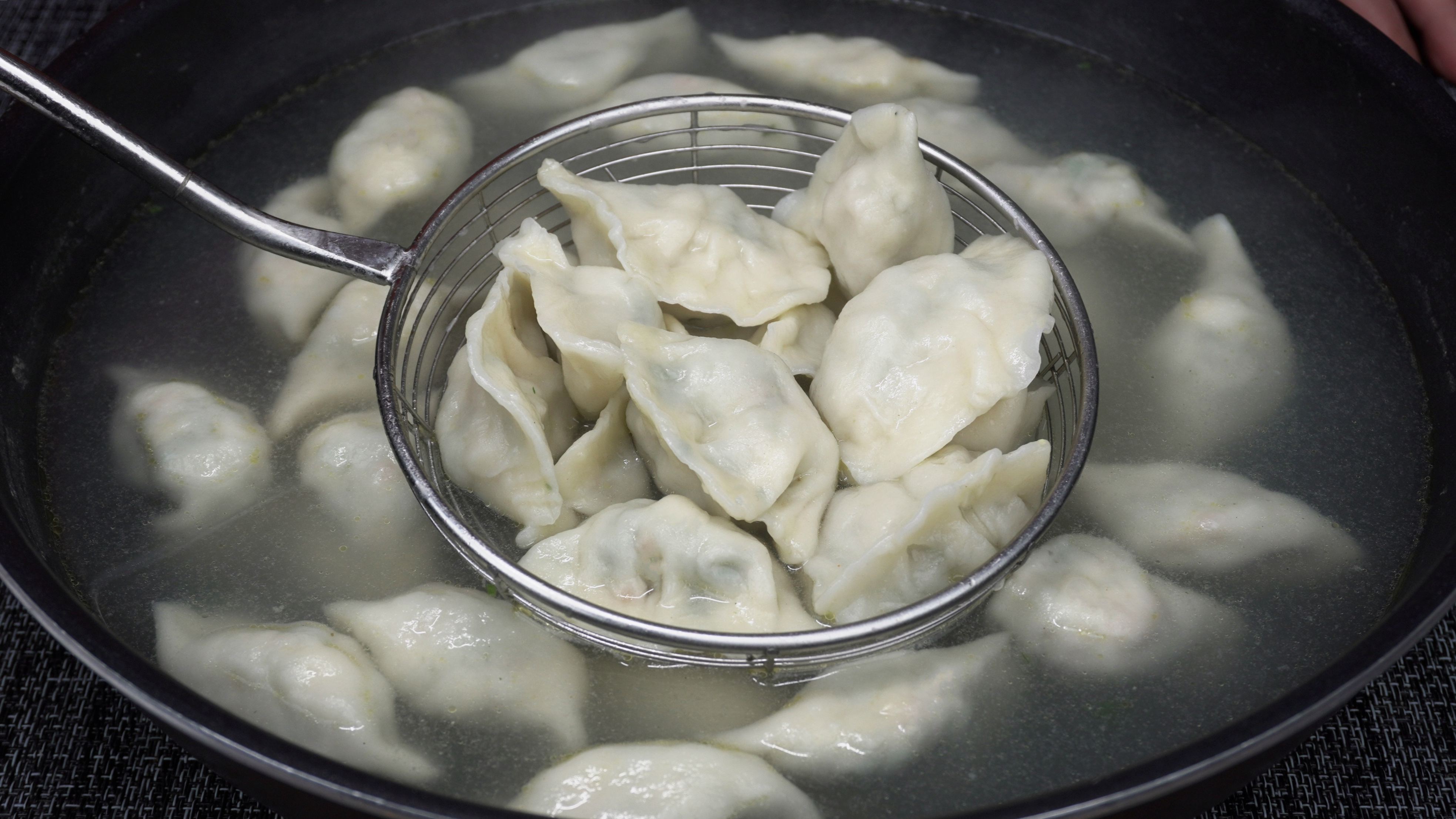 立春后我家常吃这素馅饺子,2块钱做一大锅,比肉馅的还香,好吃