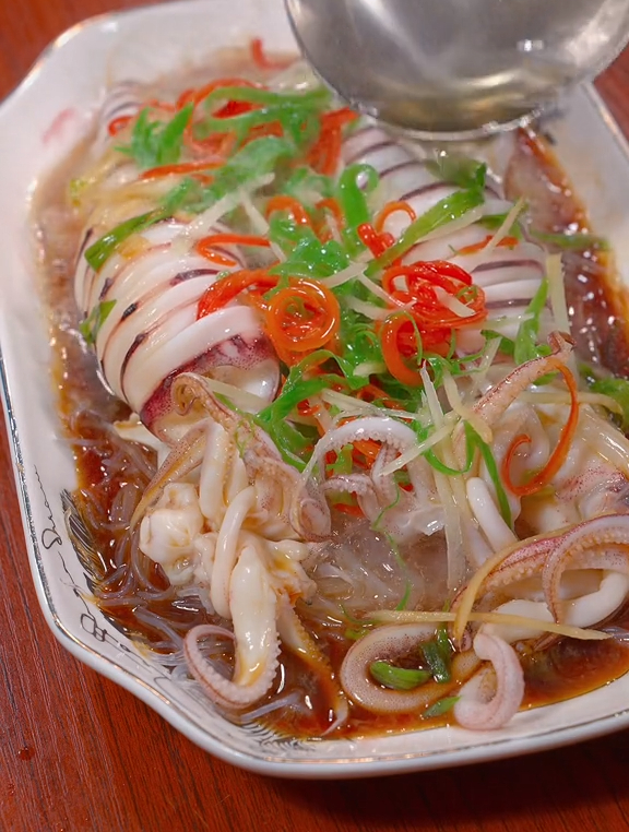 学会这个粉丝蒸鱿鱼,全家人抢着吃-度小视