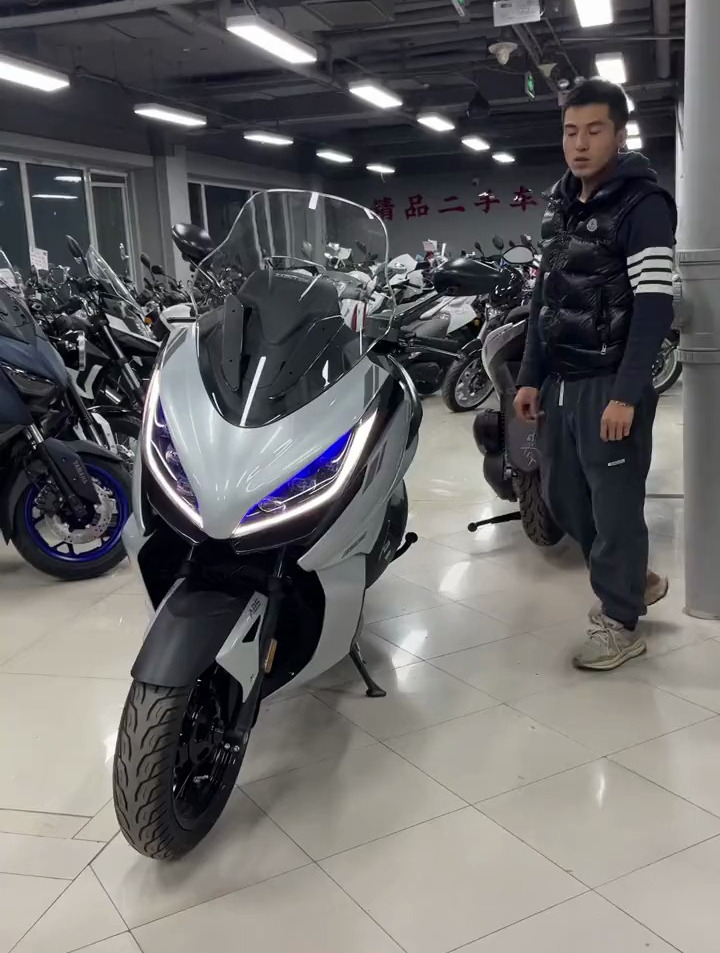 升仕350e大踏板摩托车,机车