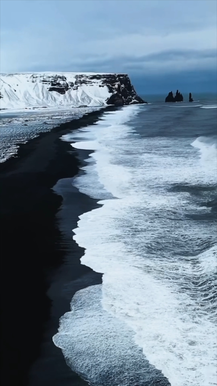 走了三天三夜,终于来到了世界上最美的十大沙滩之一,冰岛黑沙滩