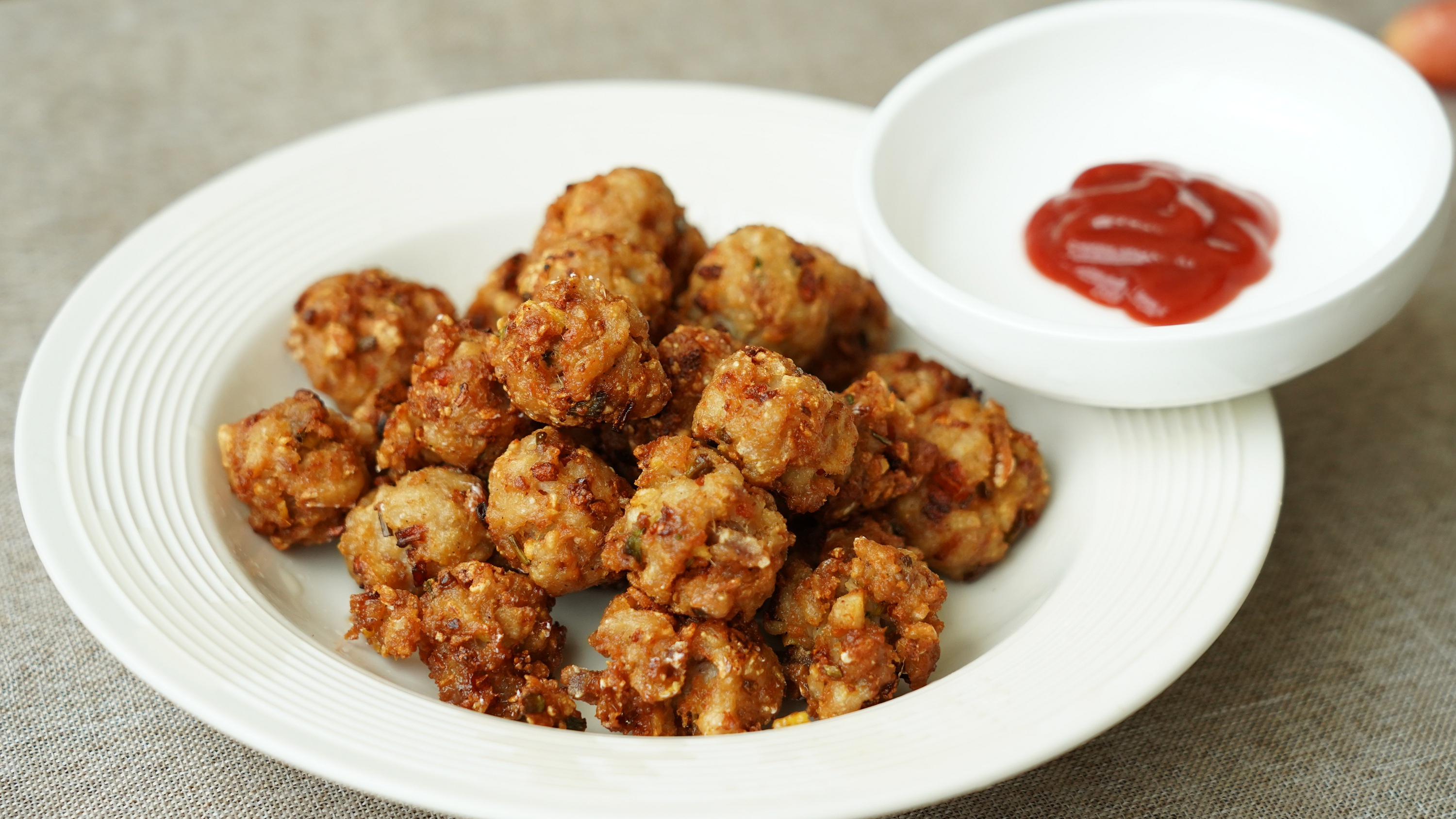 炸莲藕丸子,不要加面粉和淀粉了,教你一招,好吃到停不下来