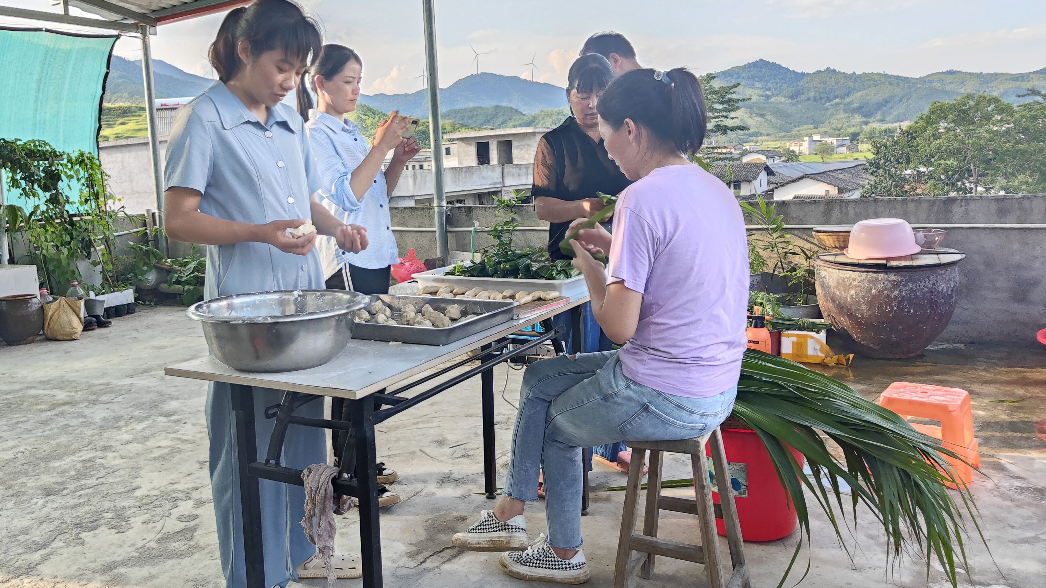 江西农村有种特色小吃,用野外芒秆叶包裹,软糯香甜名称却挺怪