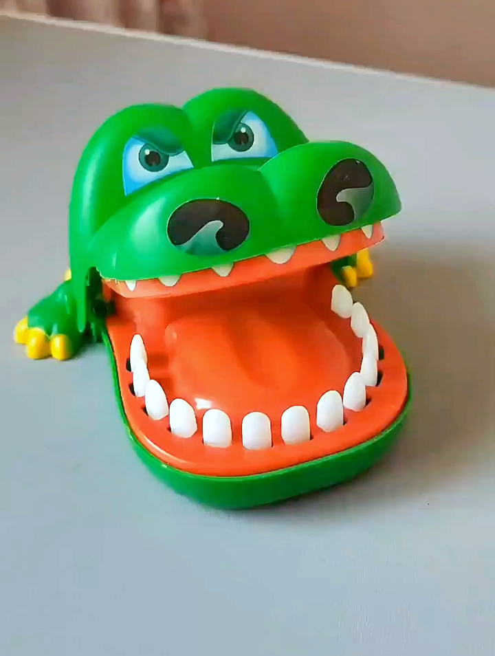 那就玩玩这个整蛊小玩具吧!