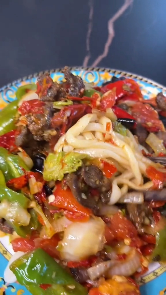 过油肉 恰玛古拌面,这局摄影师赢了?