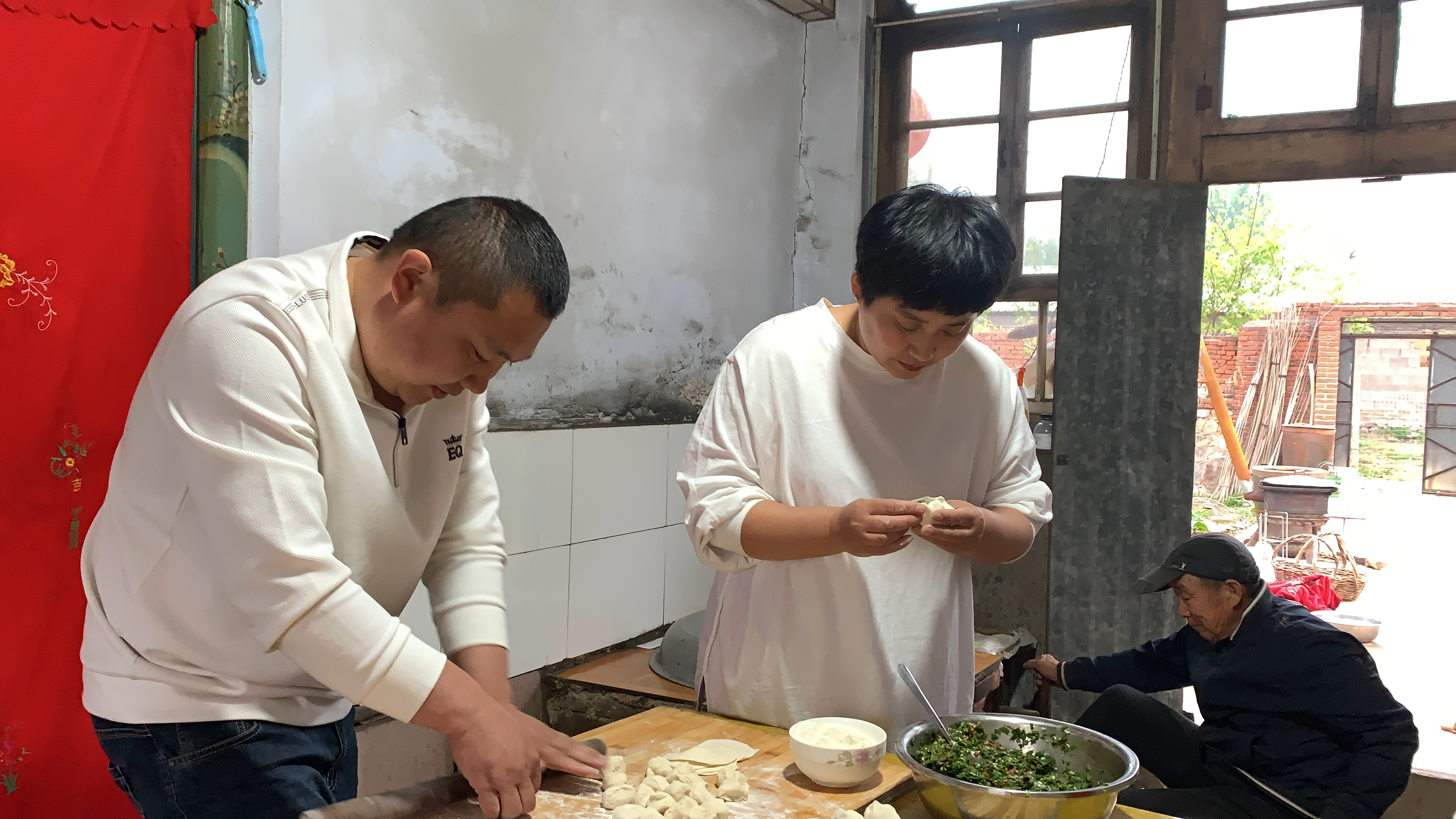 经常吃饺子,这种馅儿的你吃过吗?皮薄馅香,老公2口1个吃美了