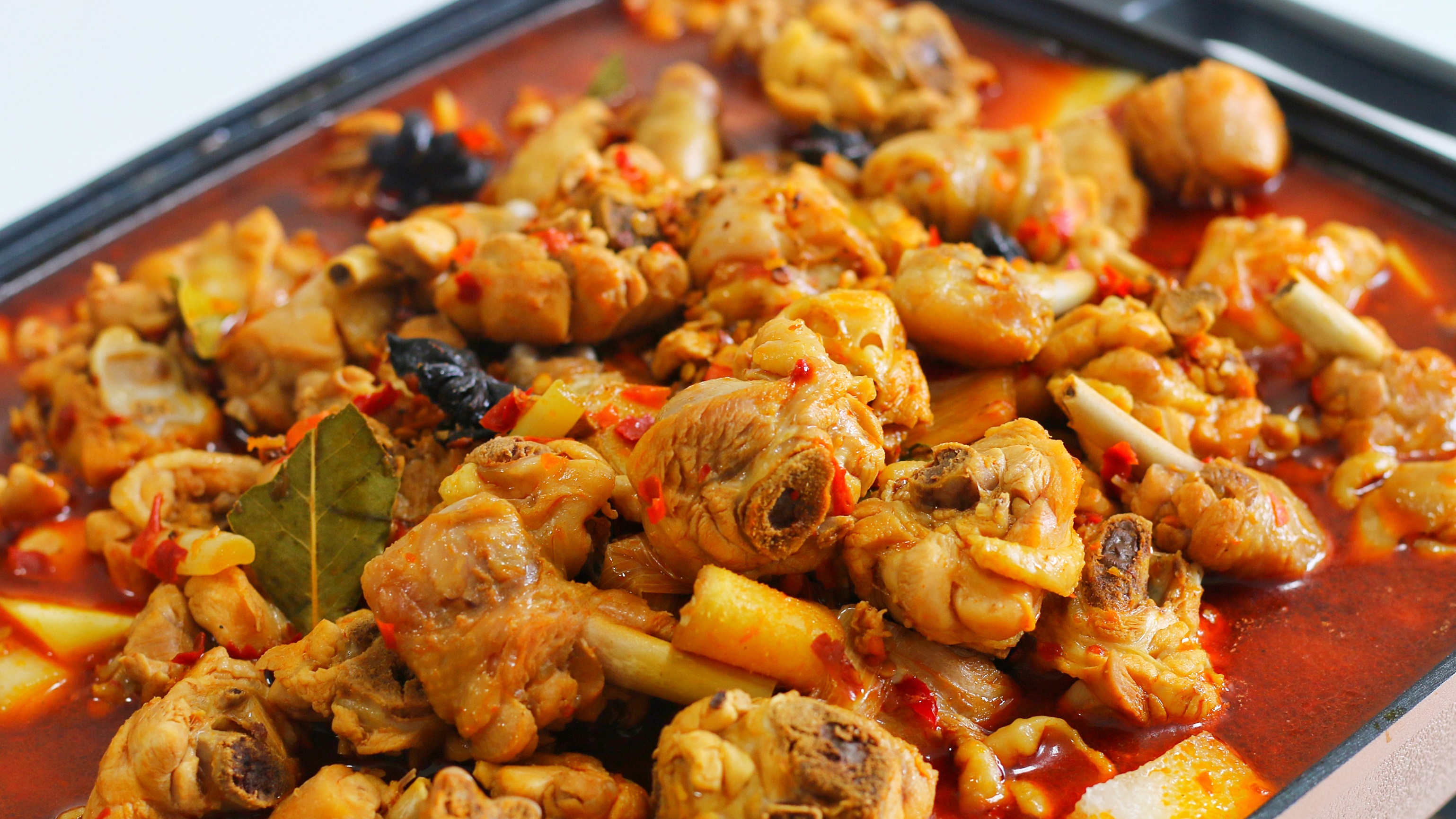 答应我，一定要试试这道火锅鸡，香辣过瘾，吃一次就再也停不下来