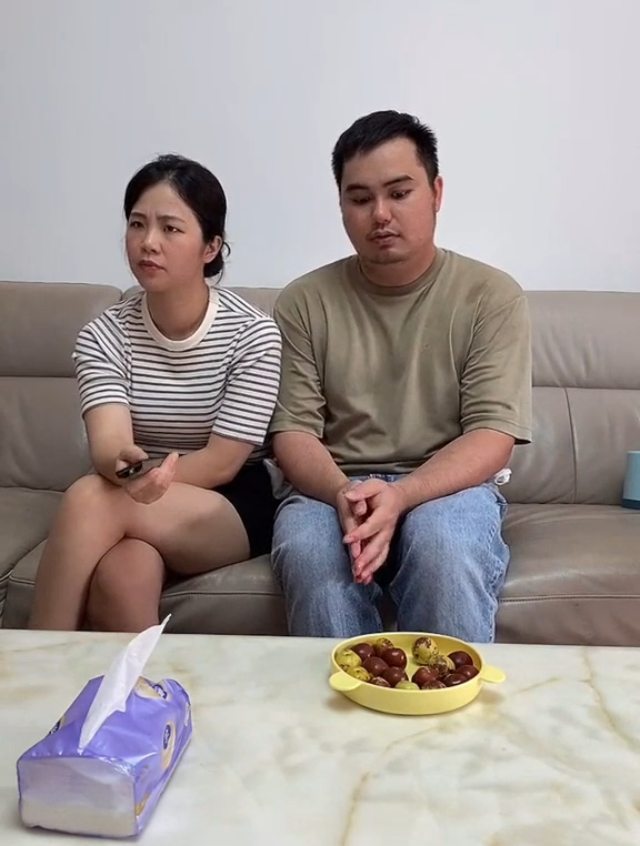 当男人突然对你献殷勤的时候,请不要开心太早,无非就是手头紧-度小视