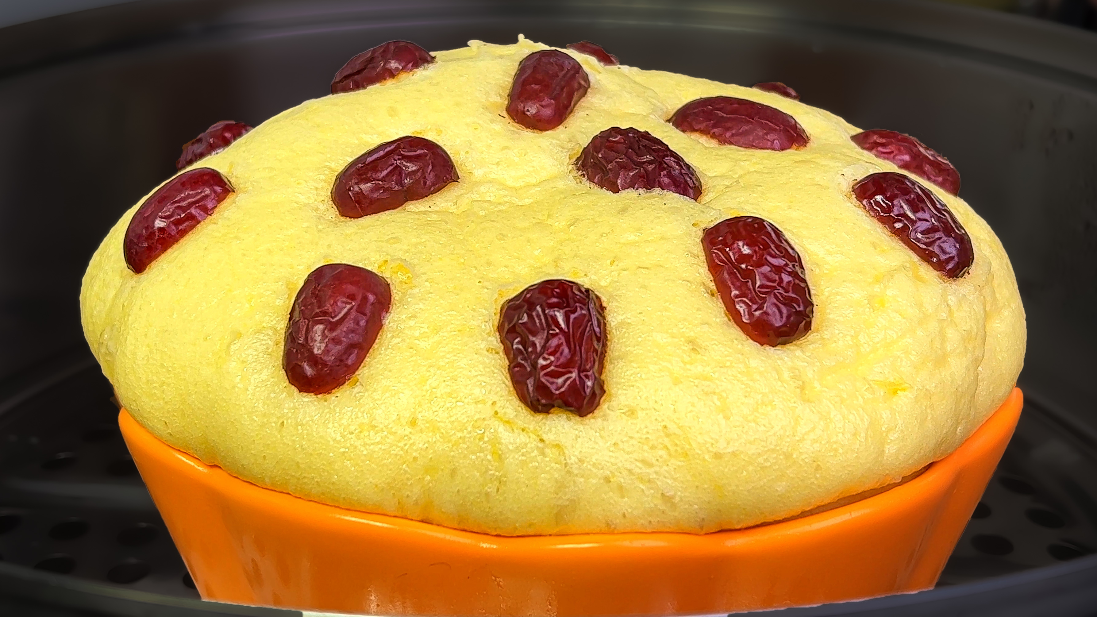 比面包还好吃，发糕这样做不用揉面，一搅一蒸就完成，松软又香甜