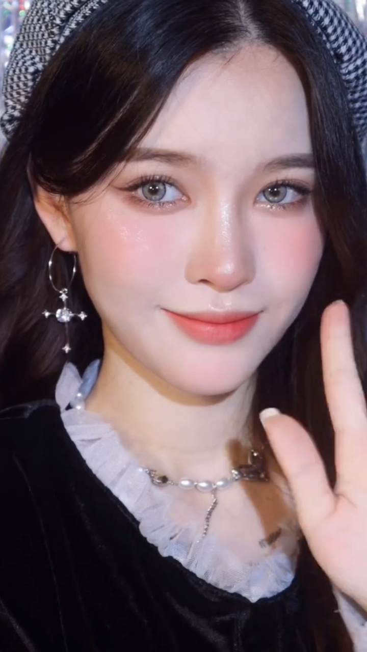 普女换头漫撕女韩国漫画女团感妆容