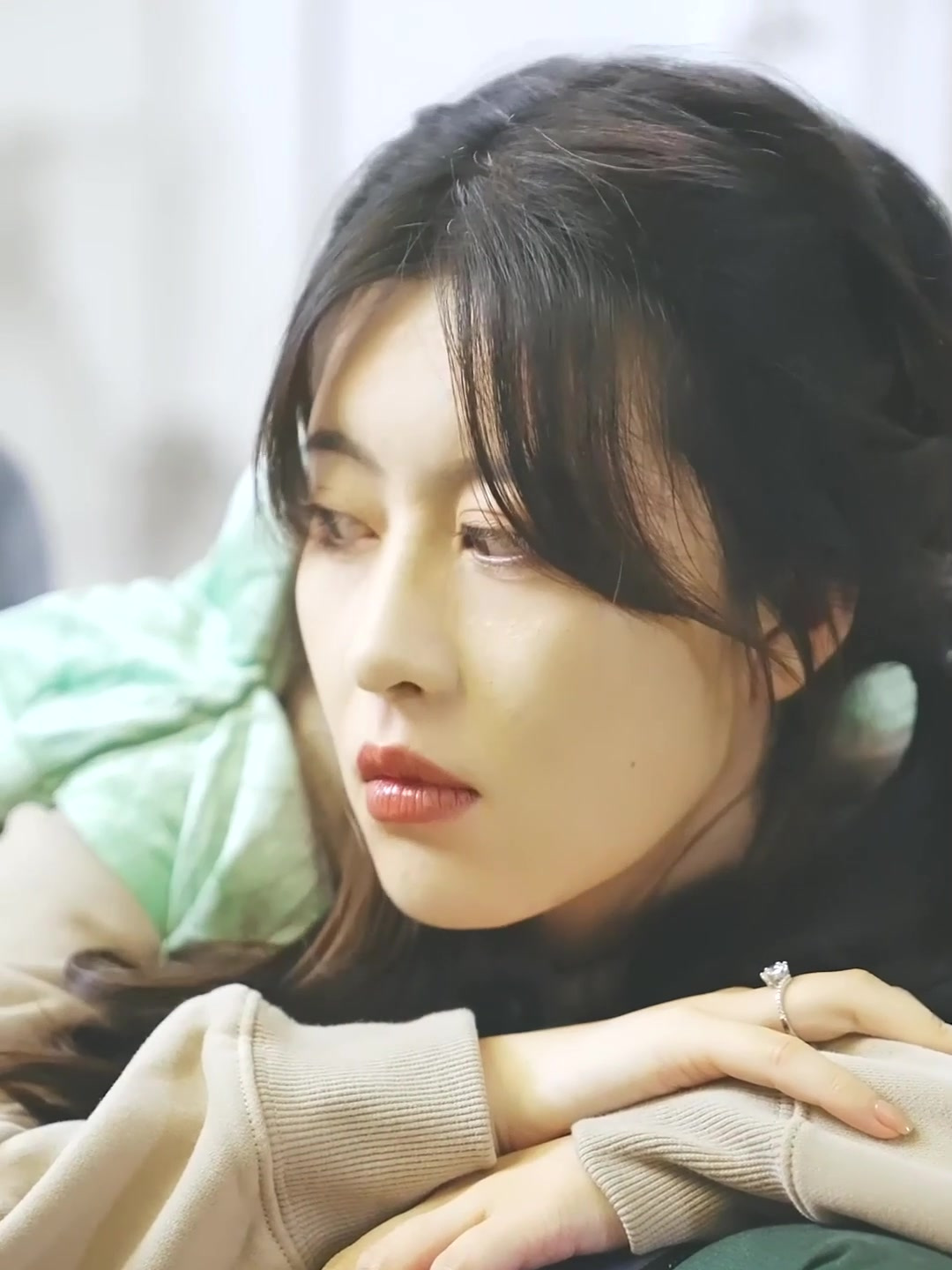 为了逃婚,薛冰与墨翟假结婚,未料引发订婚对象温轩的愤怒-度小视