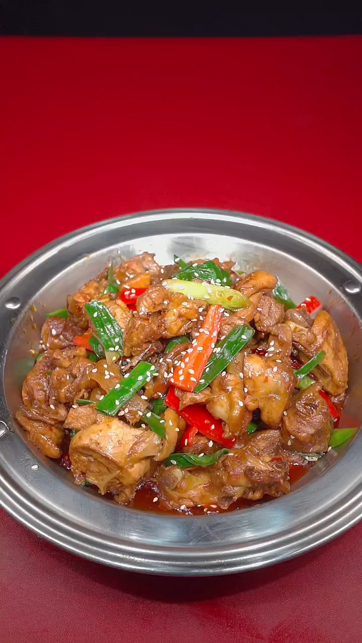 干锅鸡的家常做法,香辣开胃,越吃越想吃,一只鸡的百种做法