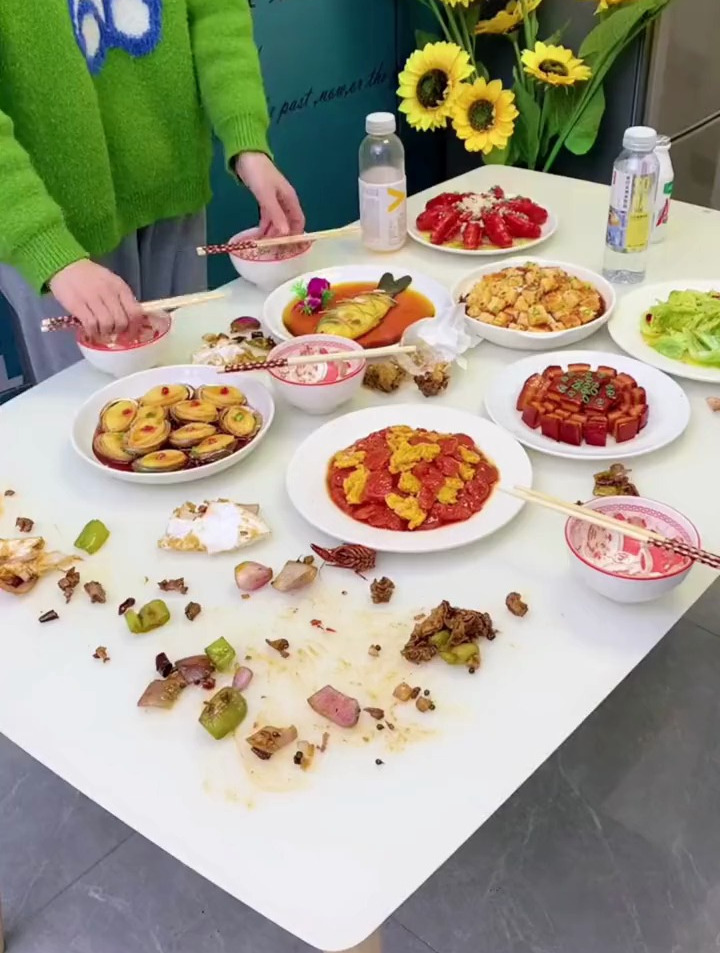 吃完饭想要餐桌干净又整洁就用这个桌布,不搞卫生