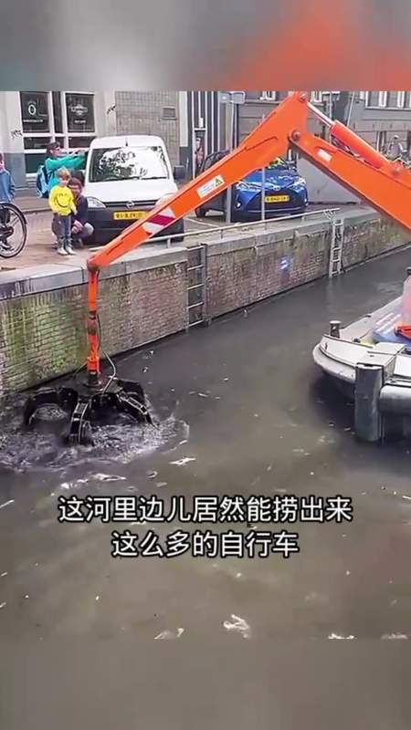 河里捞自行车这也太多了