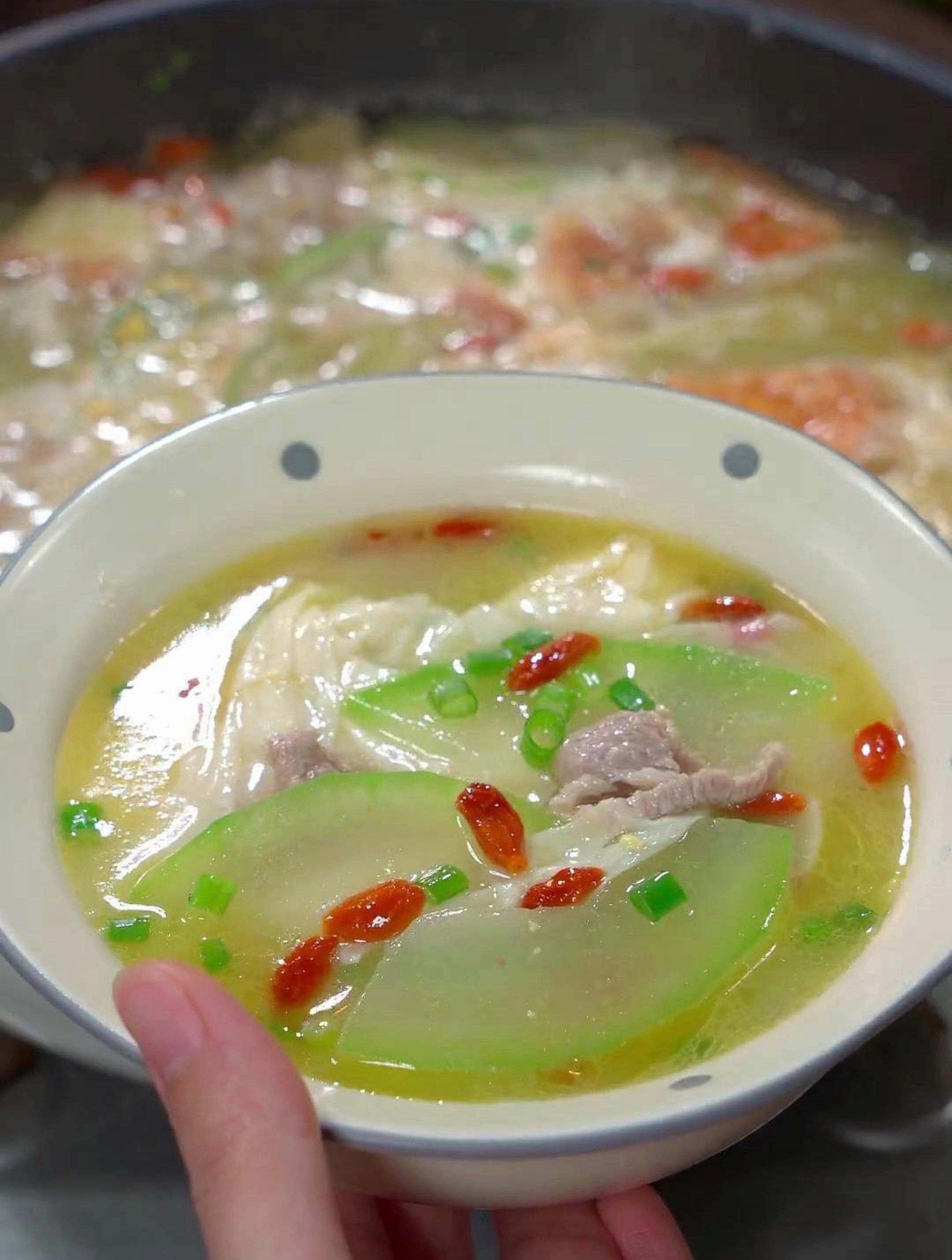 这样做的冬瓜腐皮鸡蛋汤,汤鲜味美,非常营养