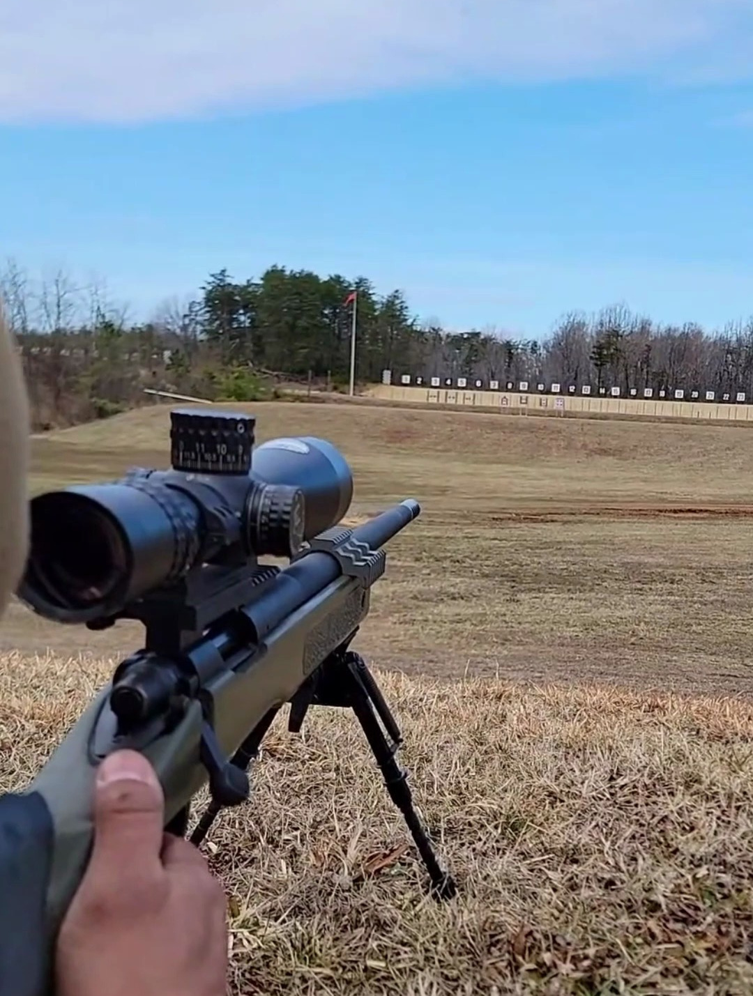 美国海军陆战队使用的m40a5狙击步枪,最大射程可达到1000米