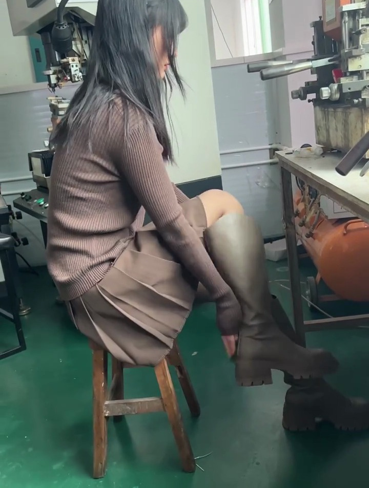 丝袜脚配长靴,不知道会是什么味道