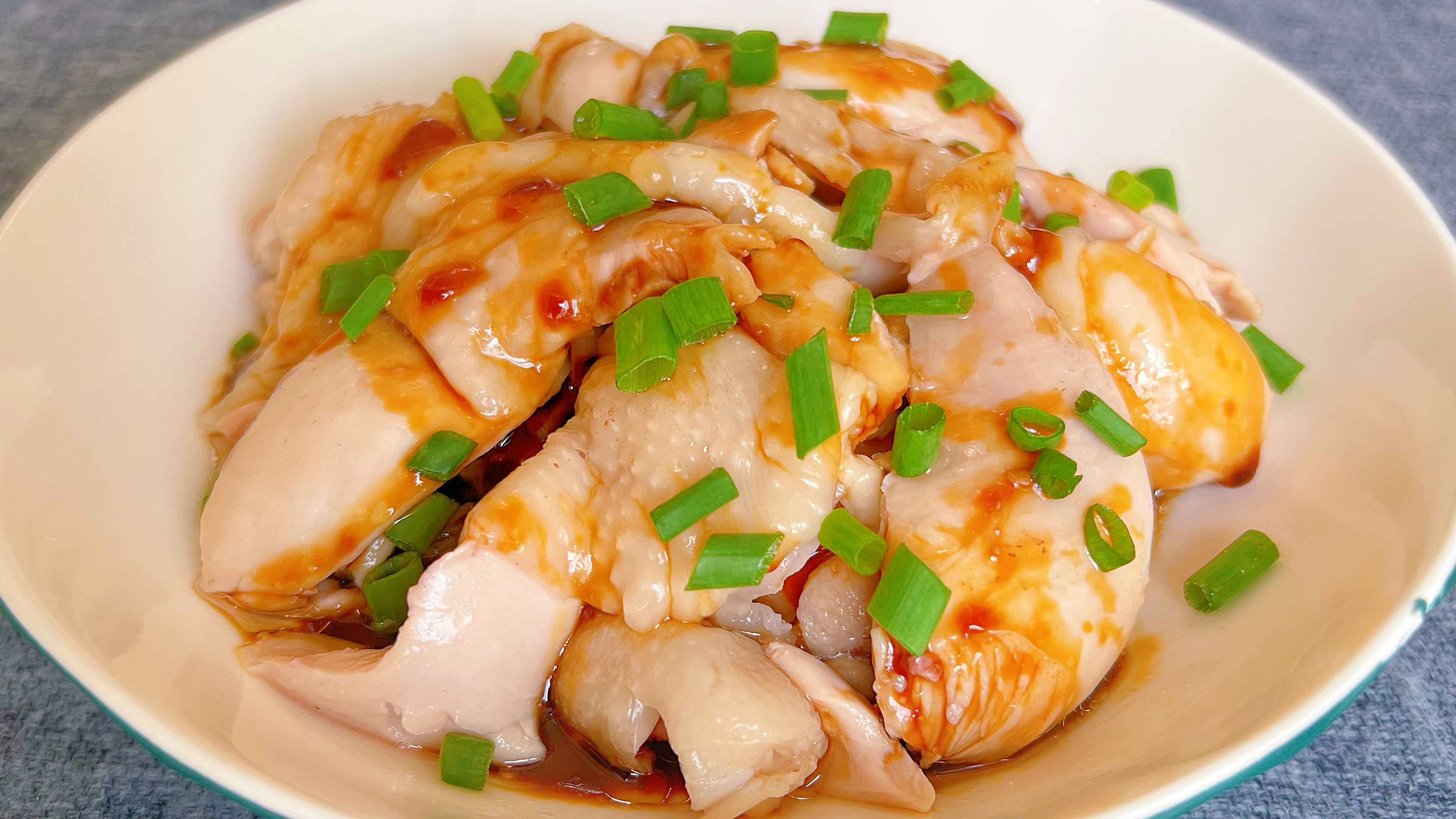 葱油鸡腿最简单好吃的做法,滑嫩鲜香,从不下厨的人都会做,真棒