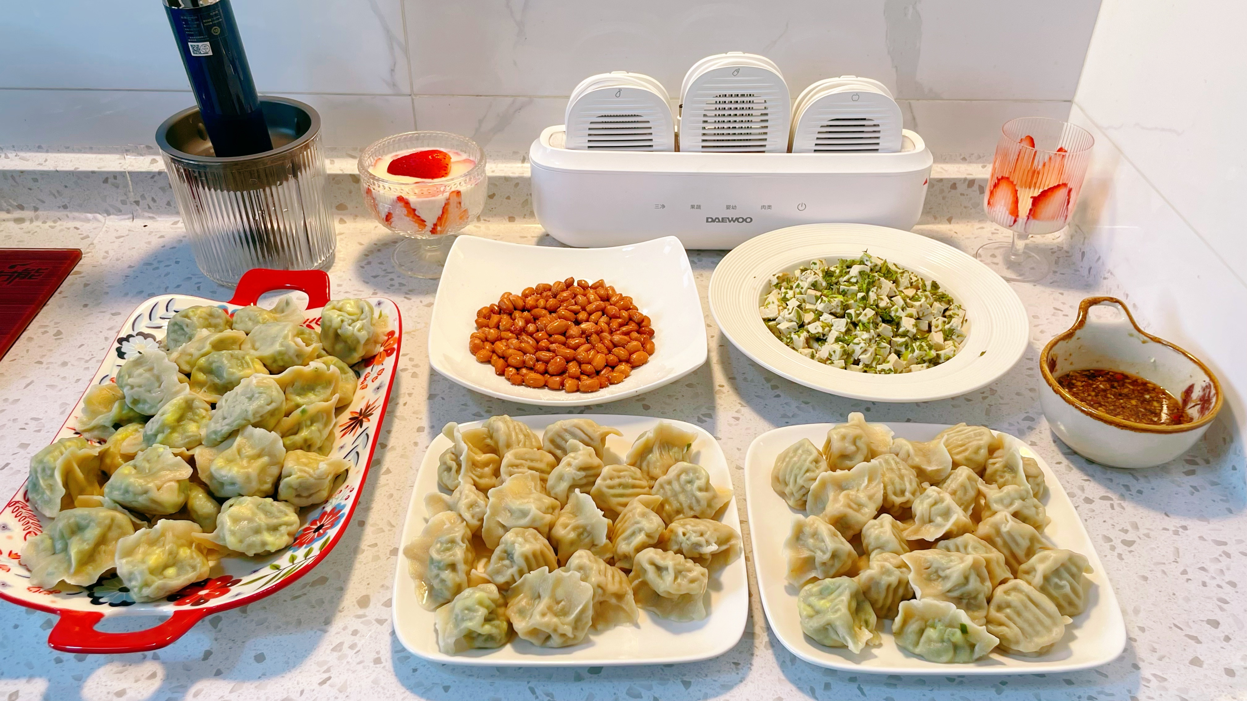 春天的味道:荠菜水饺,韭菜水饺,香椿豆腐