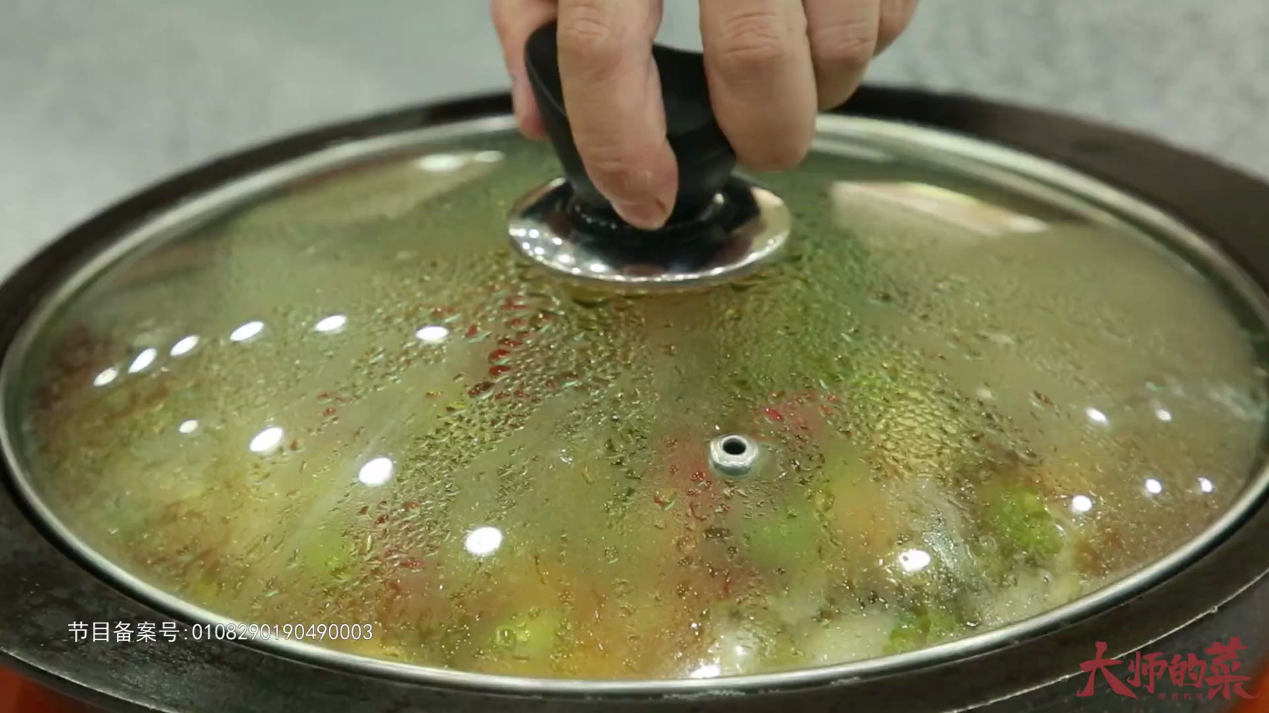 【大师的菜】教科书式“泡豇豆江团”做法!酸辣爽口,还能汤泡饭