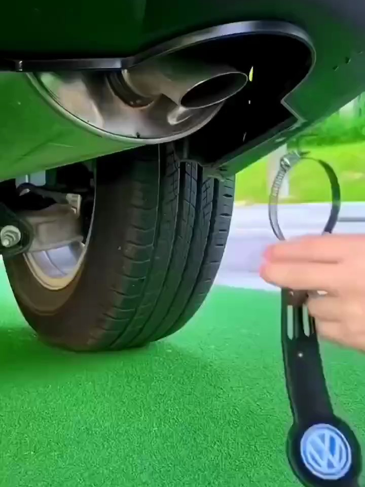 汽车静电带不仅是装饰还能导流静电防止灰尘的吸附