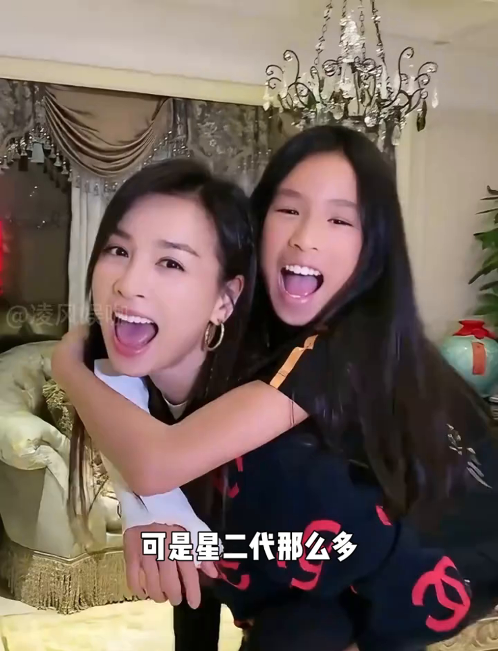 张庭女儿老被说长得丑?20年前照片一曝光,真相让人笑出声