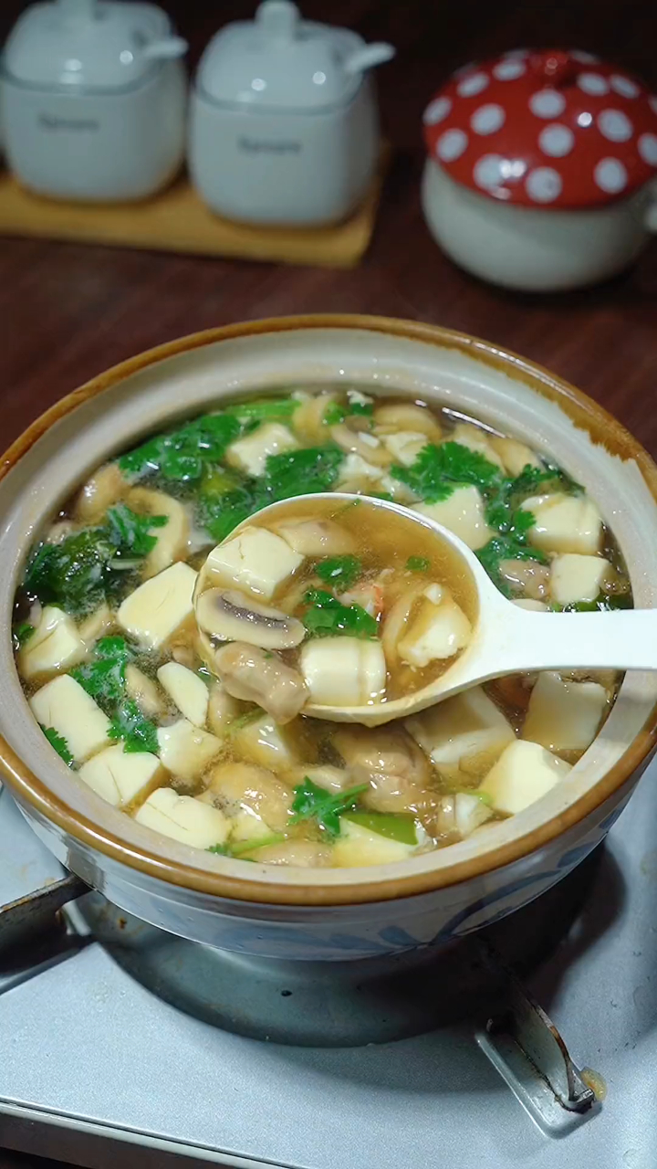 三鲜豆腐汤鲜美又清淡喜欢喝清爽不油腻汤的一定要安排起来