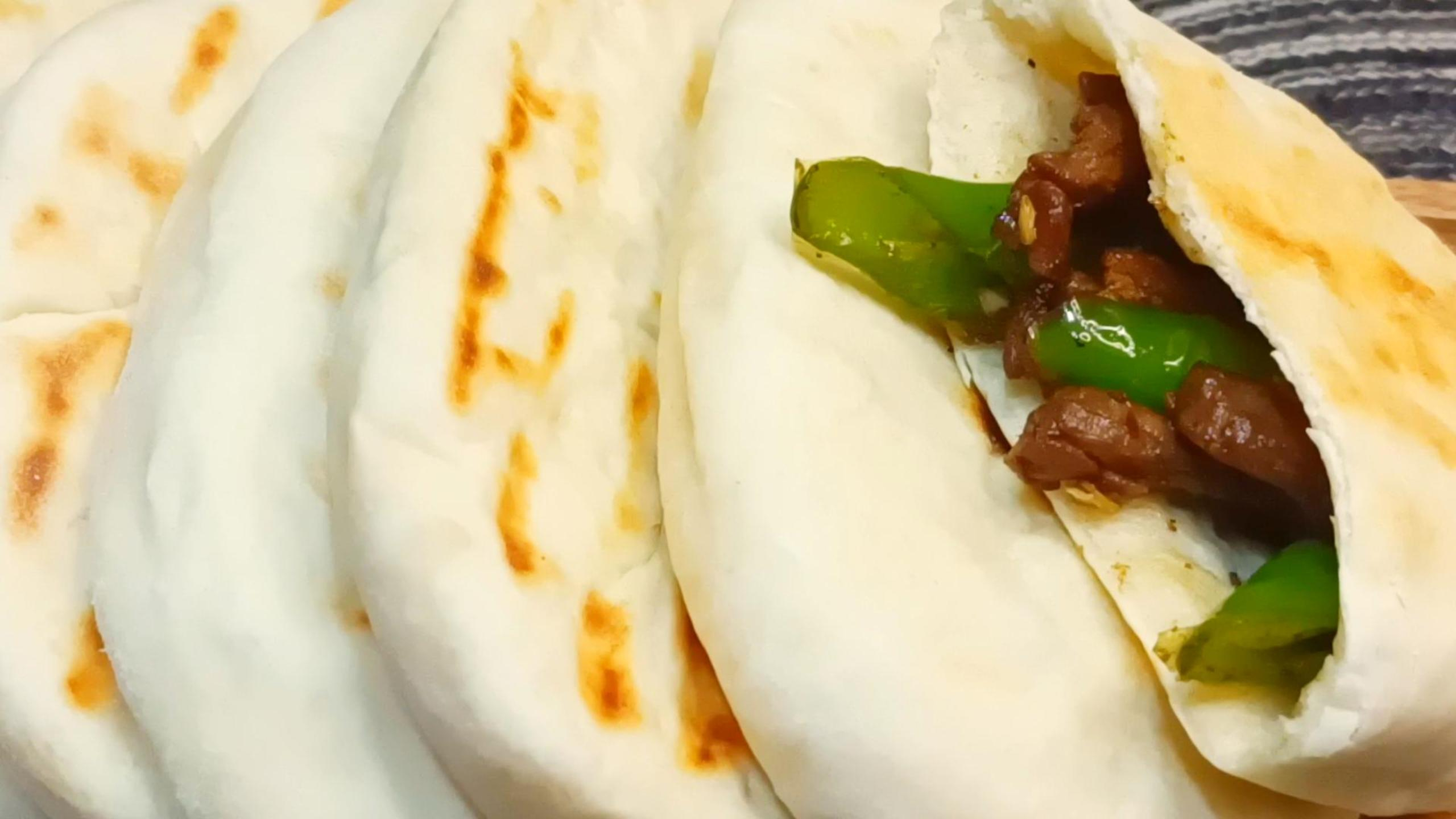 街边小吃烧饼夹菜,教你在家做,夹菜夹肉都好吃