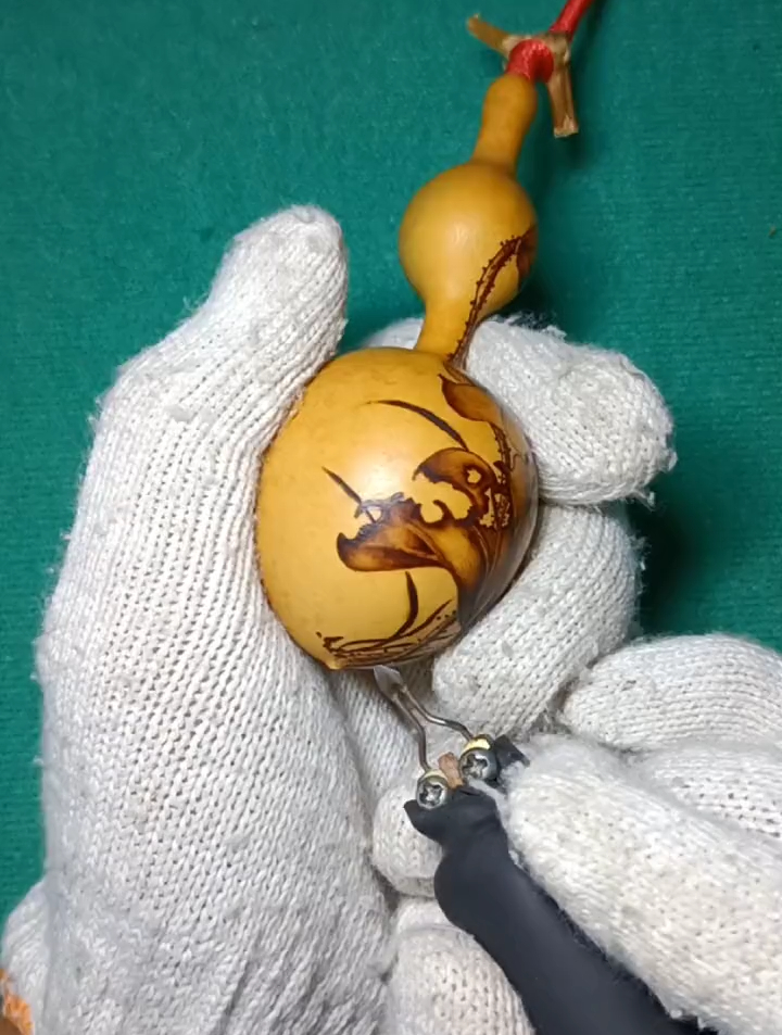 传统文化烙画葫芦,荷花,和和美美!传统文化 葫芦烙画-度小视