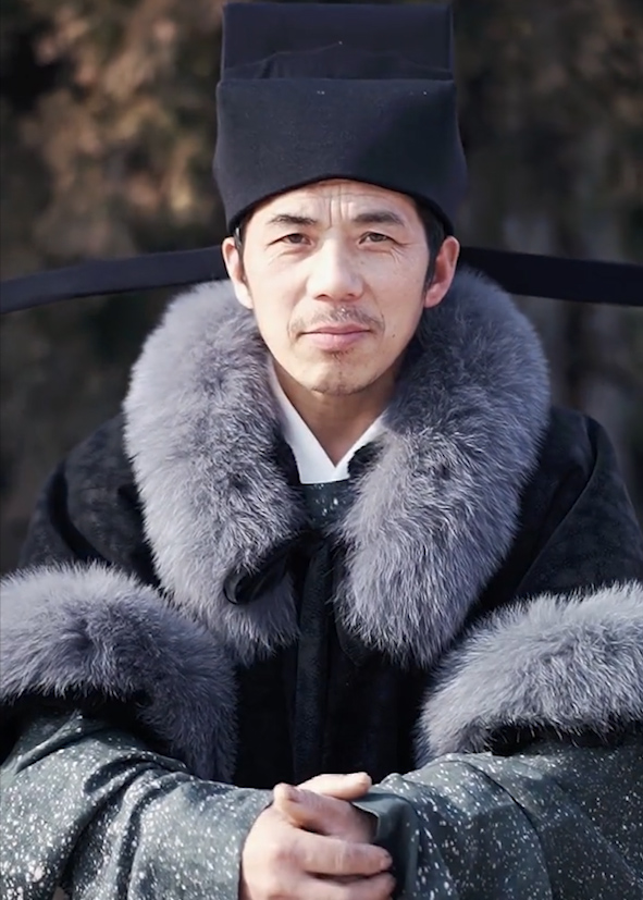 惊艳儿子将木工父亲拍成古装帅哥