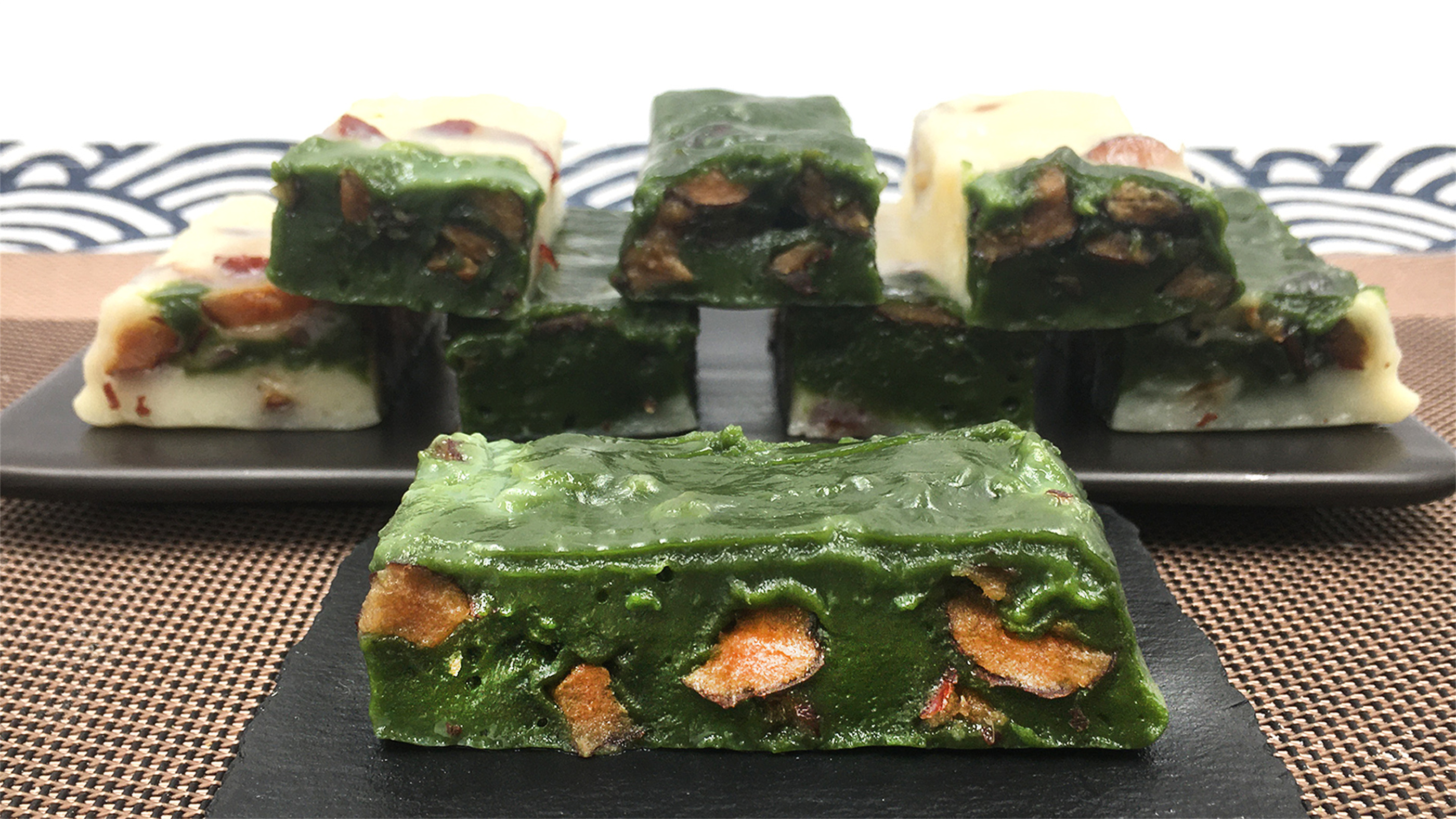 抹茶红枣年糕,抹茶清香、红枣甜蜜,糯叽叽甜蜜蜜超好吃