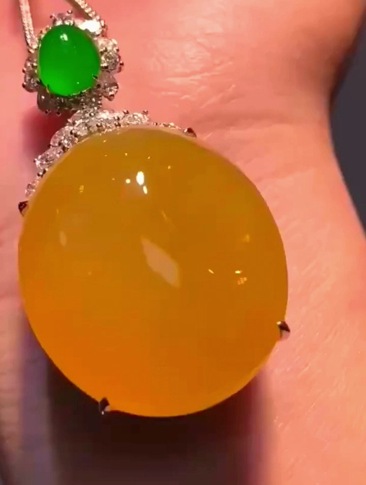 冰糖雪梨冰黄翡61翡翠蛋面吊坠 整体50.2-28.8-17.8mm