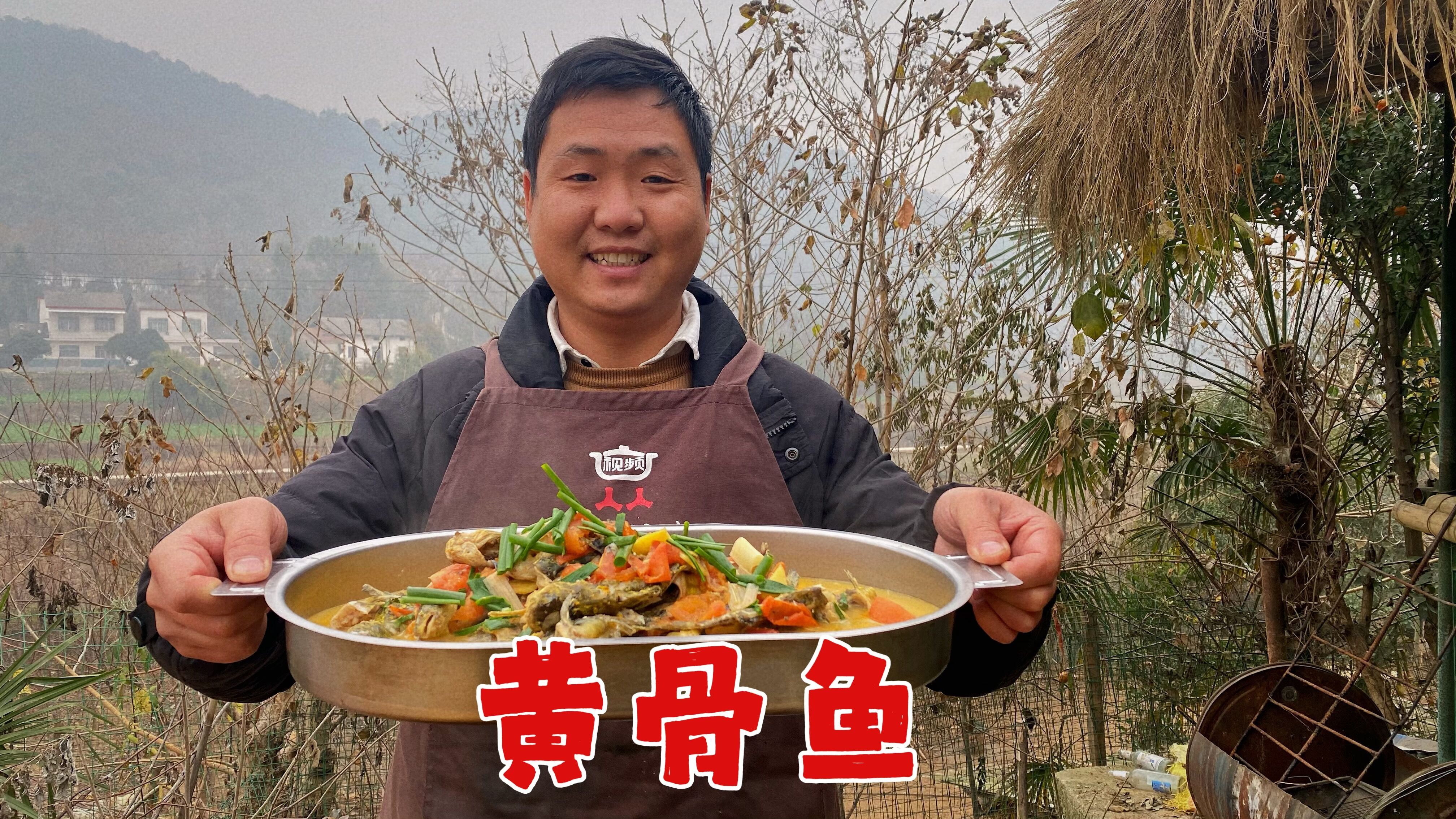 肉吃多了吃顿“黄骨鱼”,加西红柿炖清淡味,汤都能喝几碗