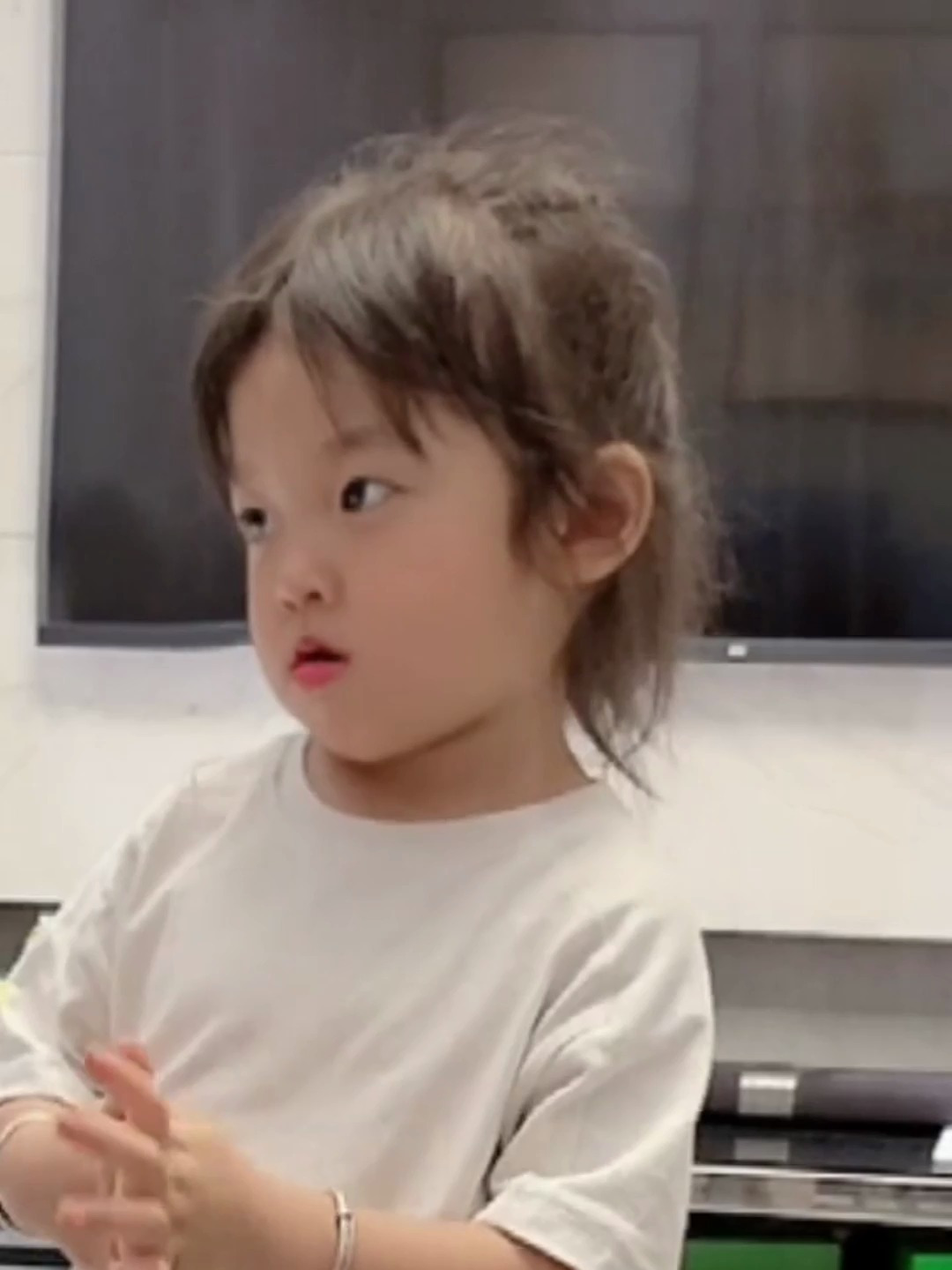 籼籼失算了,手里的核桃突然就不香,这小眼翻的20年后规划都有了