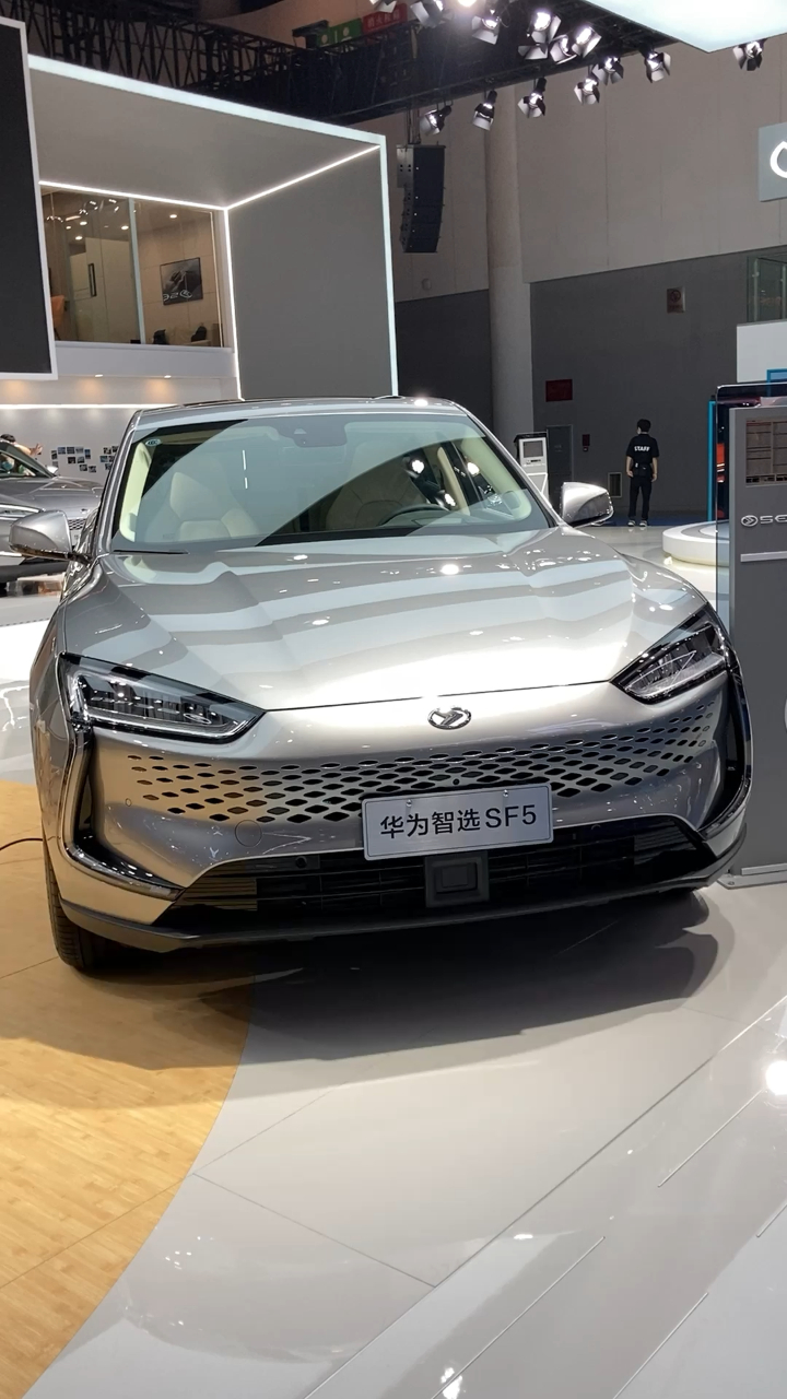 2021款华为智选sf5车展实拍