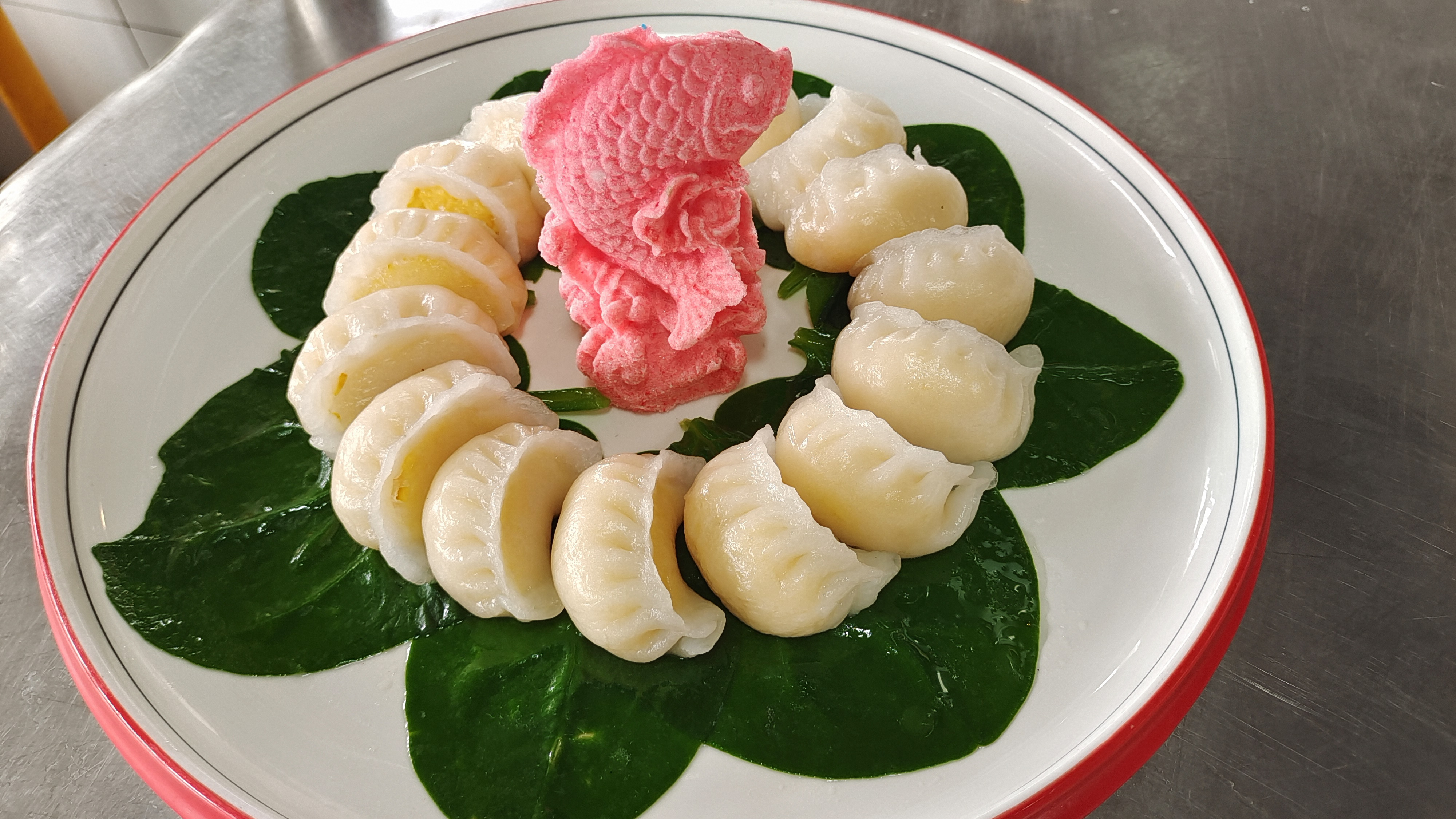 用鸡蛋黄做饺子,鸡蛋清做传统名菜,一举两得