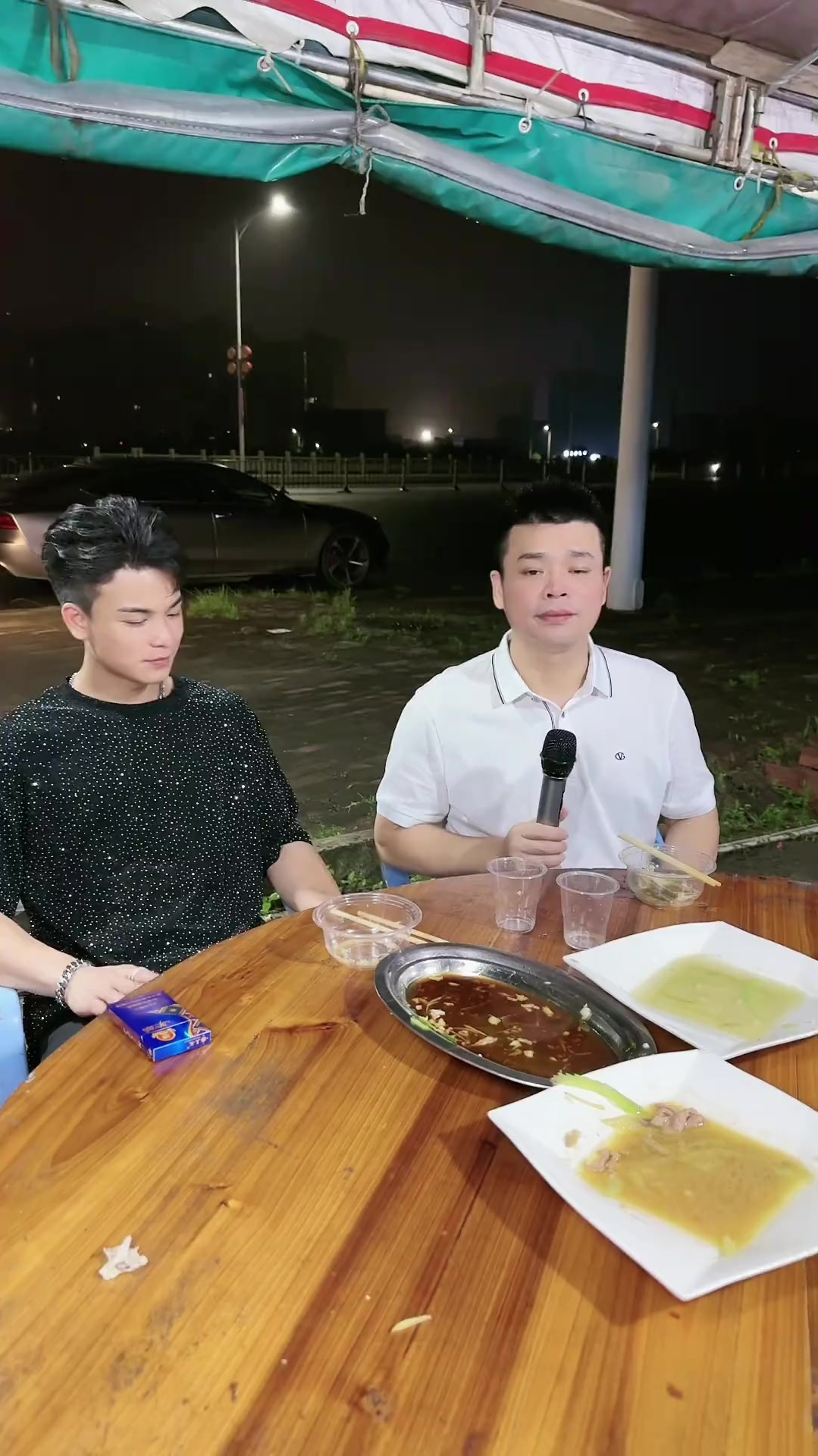 丹尼的不?大排档歌手 户外唱歌 粤语歌-度小视