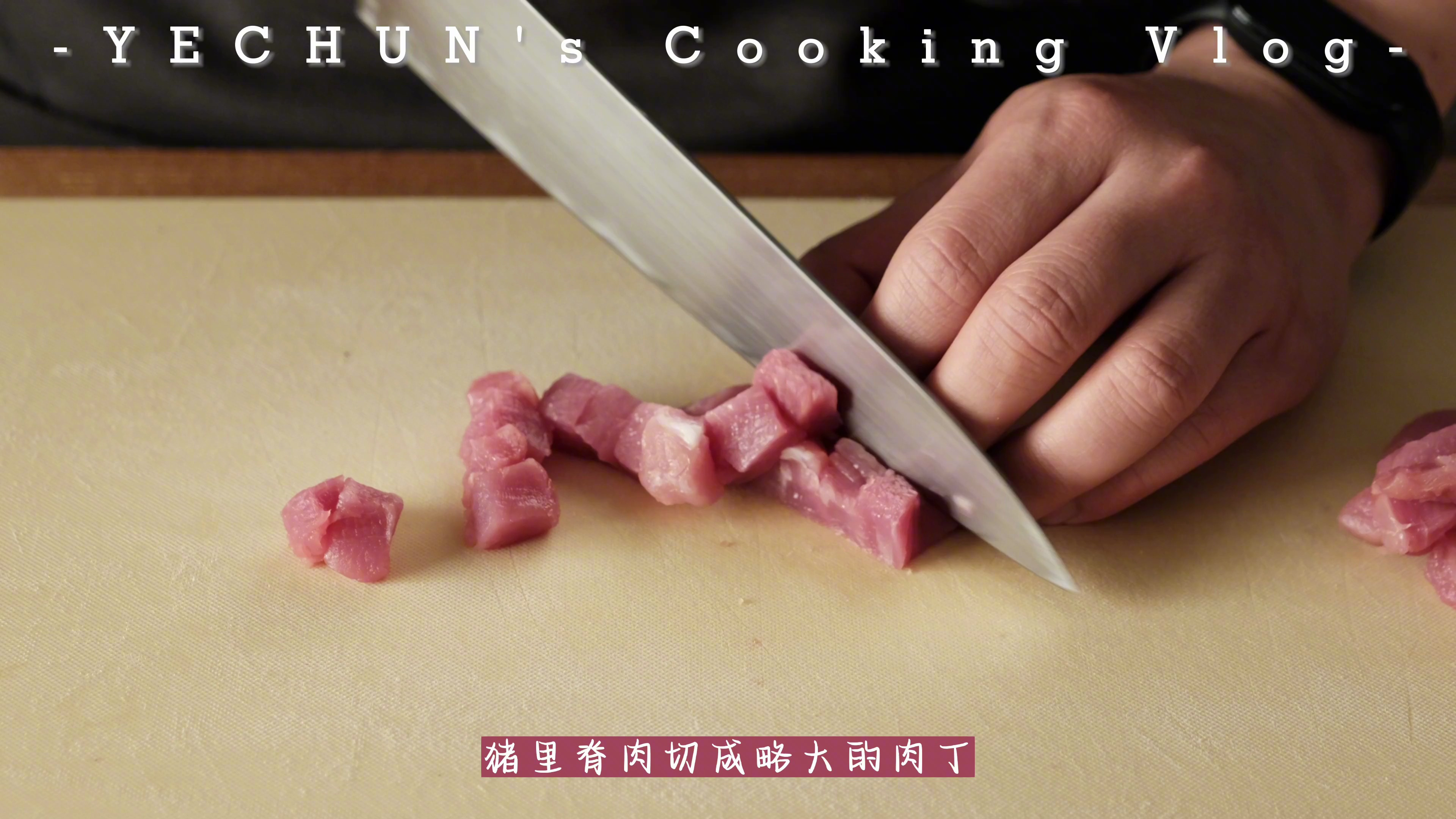 教大家如何做孩子喜欢的美食:酸豆角肉丁拌面