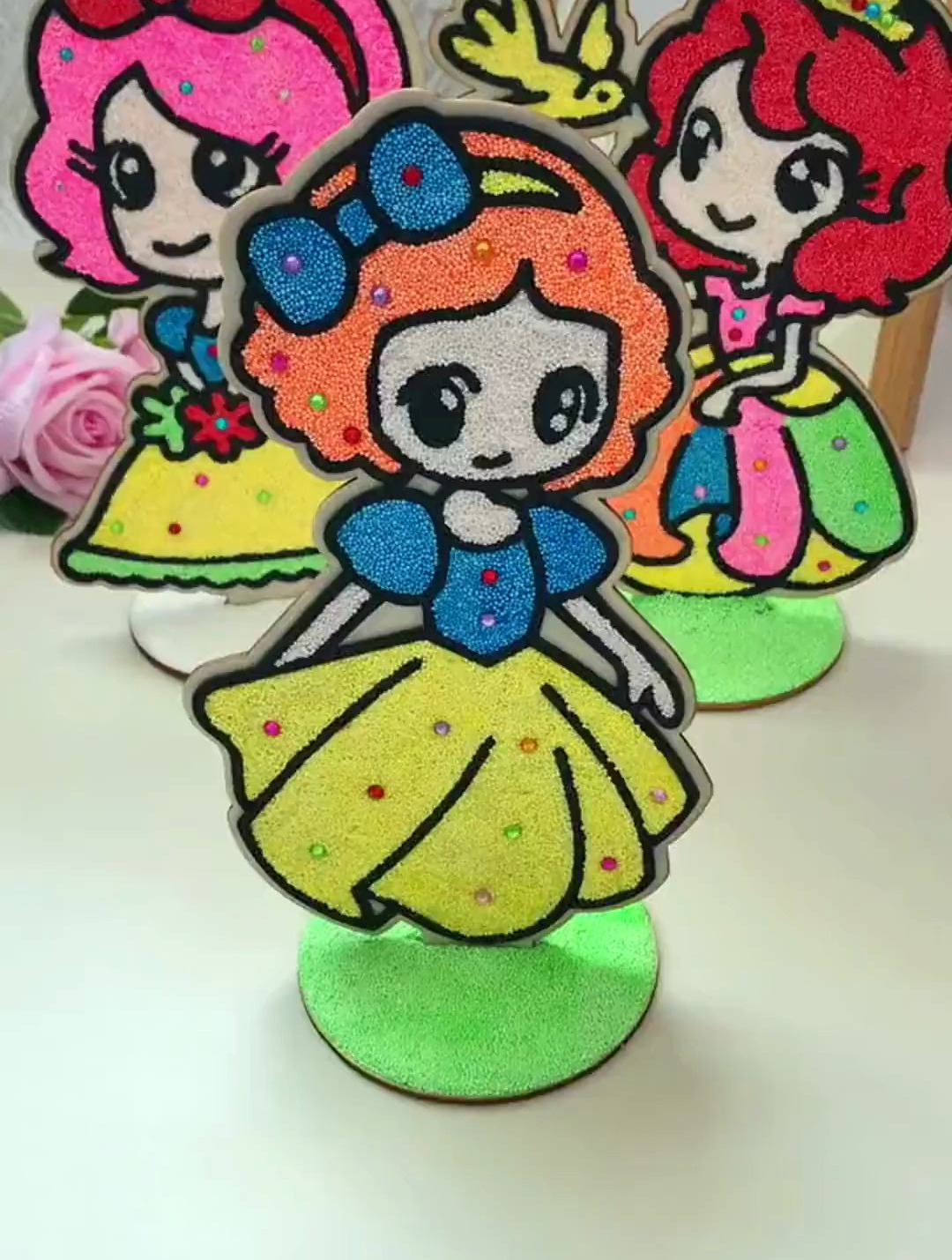 空闲时间给孩子安排这个雪花泥贴画吧,好玩不粘手