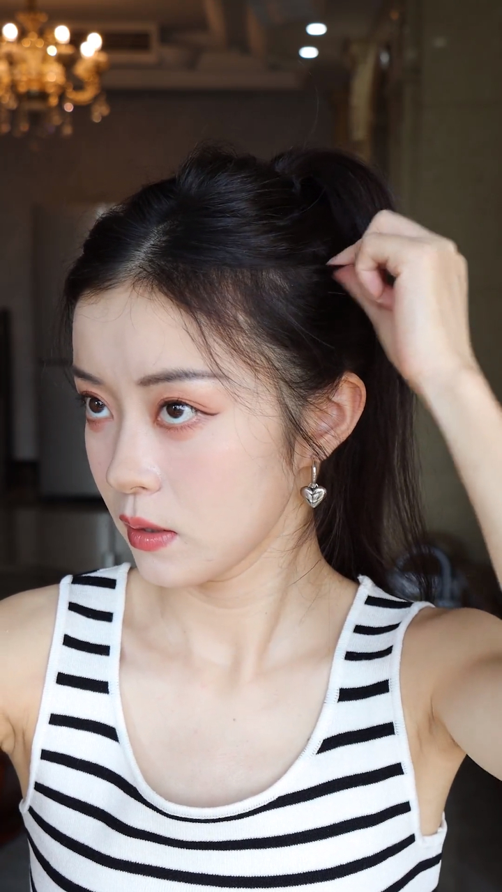 又a又飒的中分高马尾