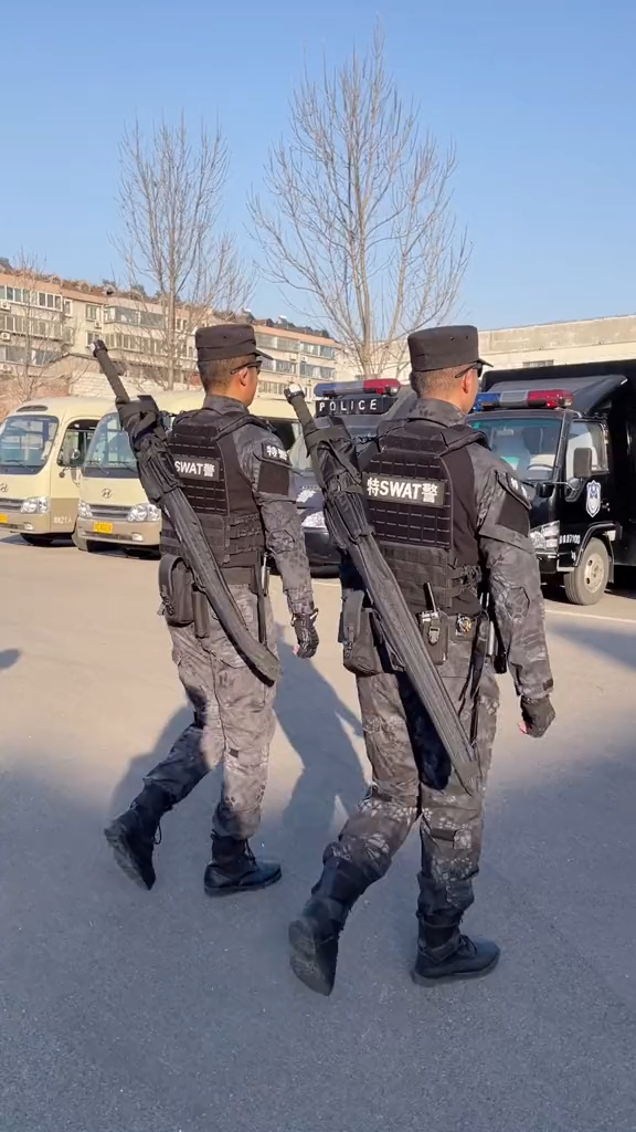 警察冷知识 警用"大宝剑"!