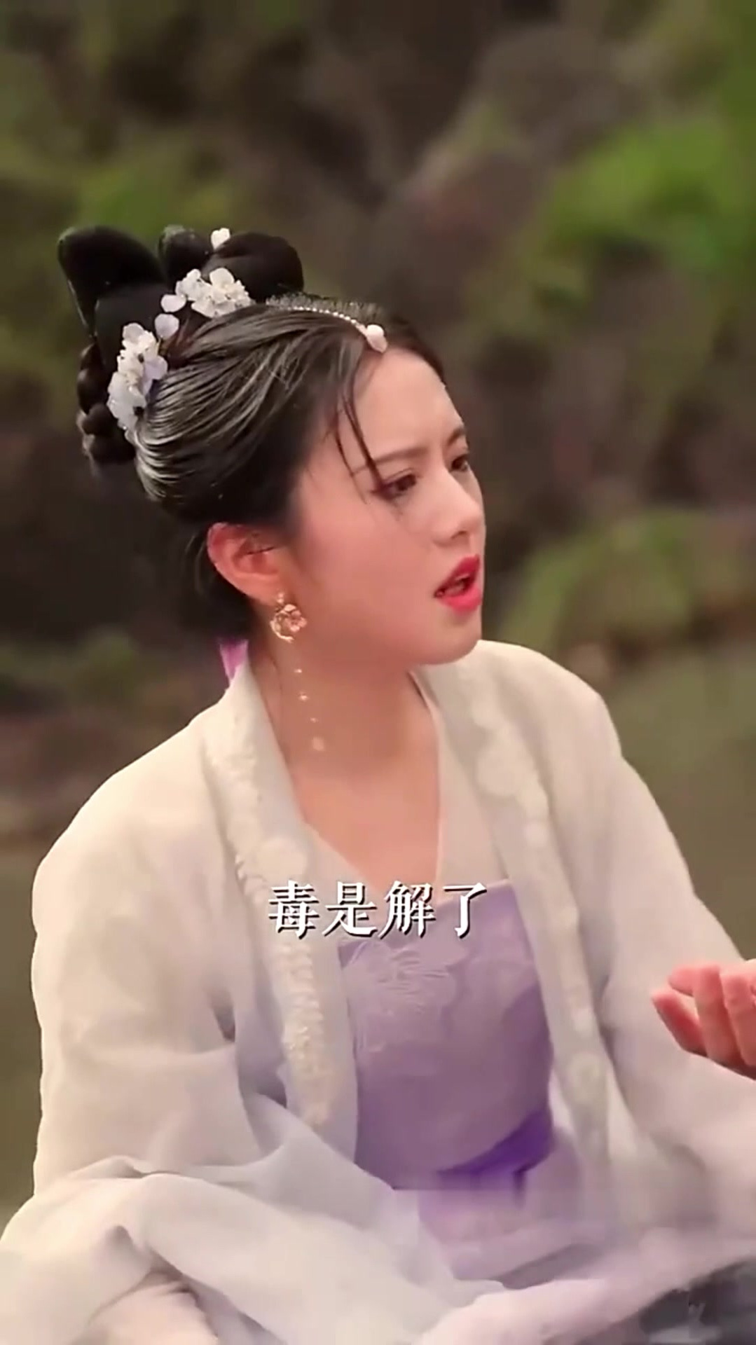 神医毒妃倾天下2. 白鹤染突然清醒,继母狠心将其丢下悬崖