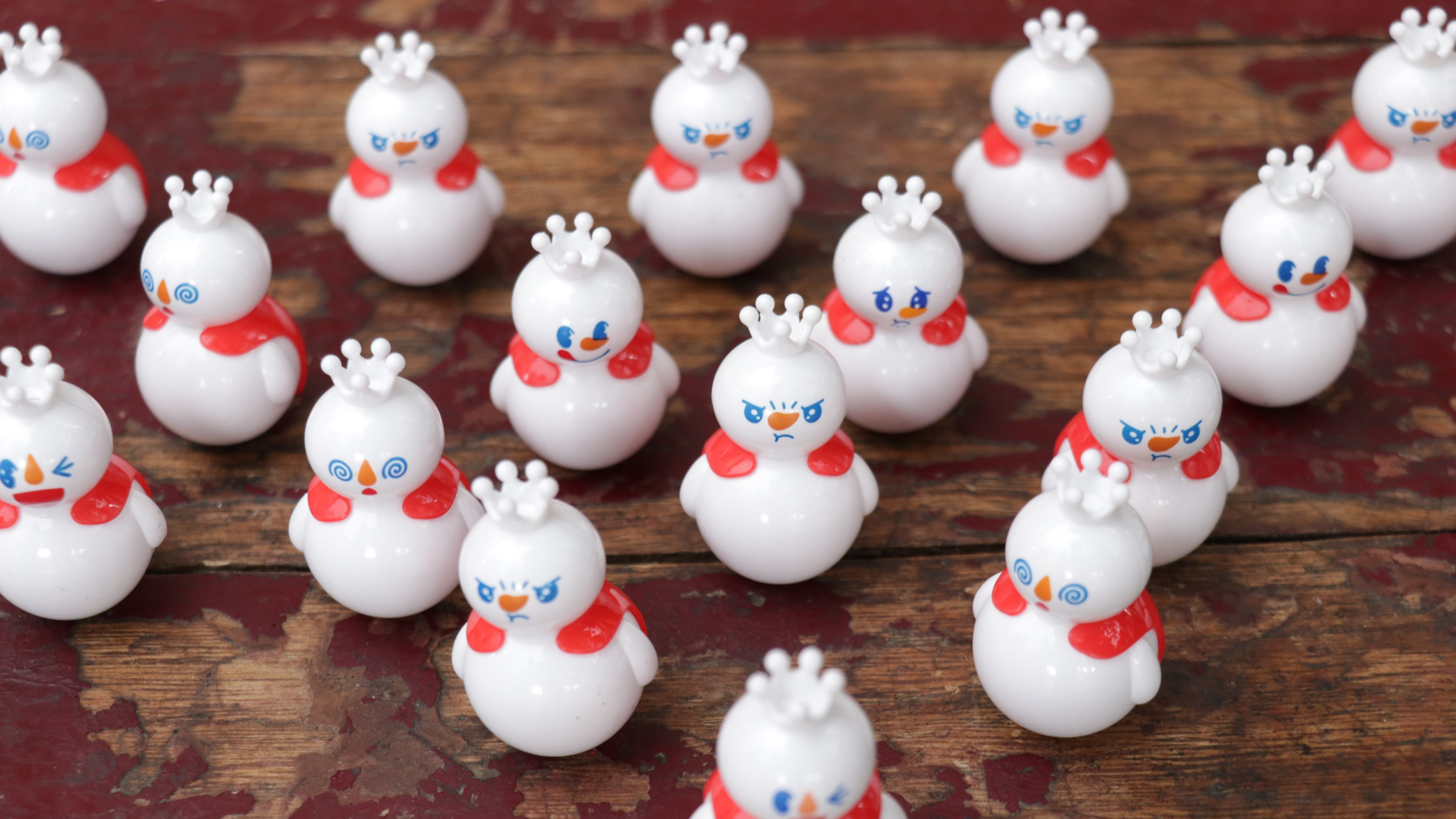 小伙伴们一起拆雪王盲袋，快来解锁雪王的不同表情吧！真好玩