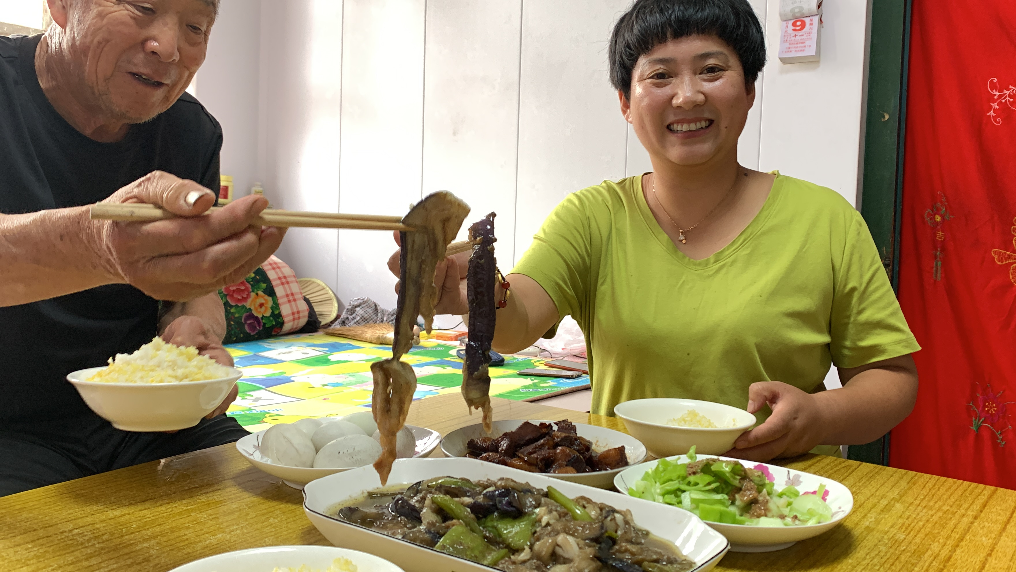 今天用茄子做个家常菜，简单易学，好吃下饭