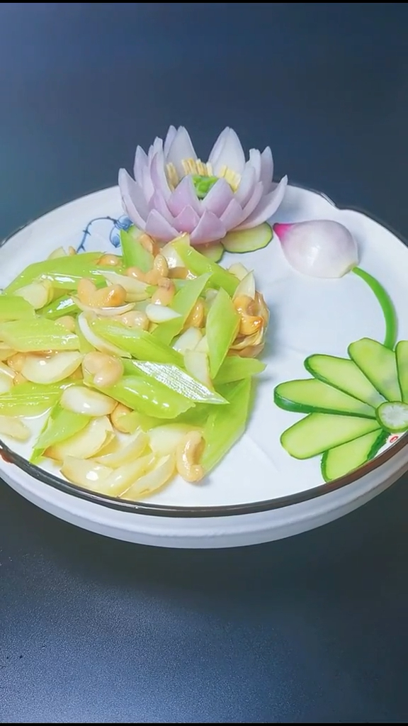 西芹百合炒腰果 寓意《百年好合》清香爽口 健康美味