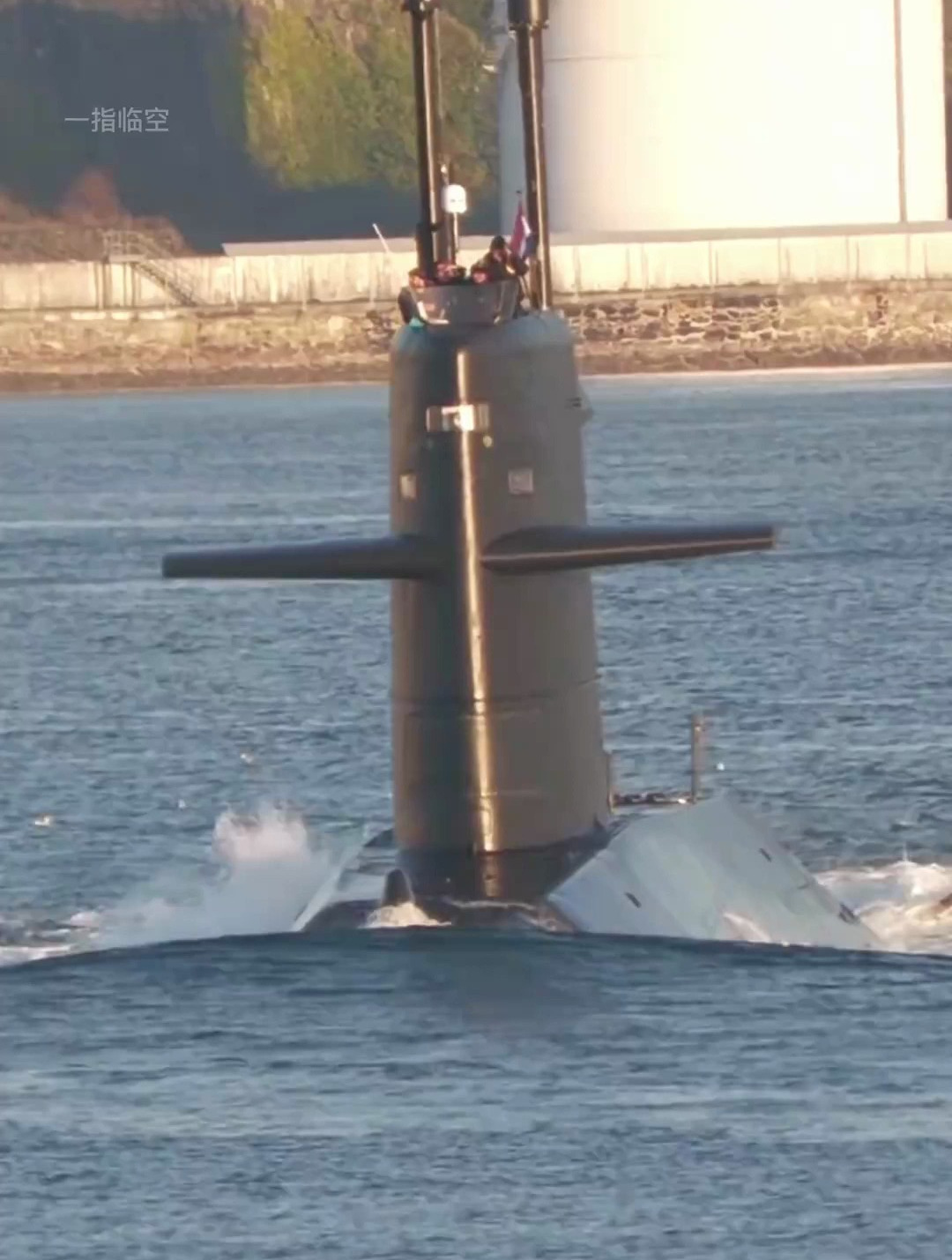 荷兰海象级"海豚号"进入英港口画面反潜能力超美洛杉矶级核潜艇